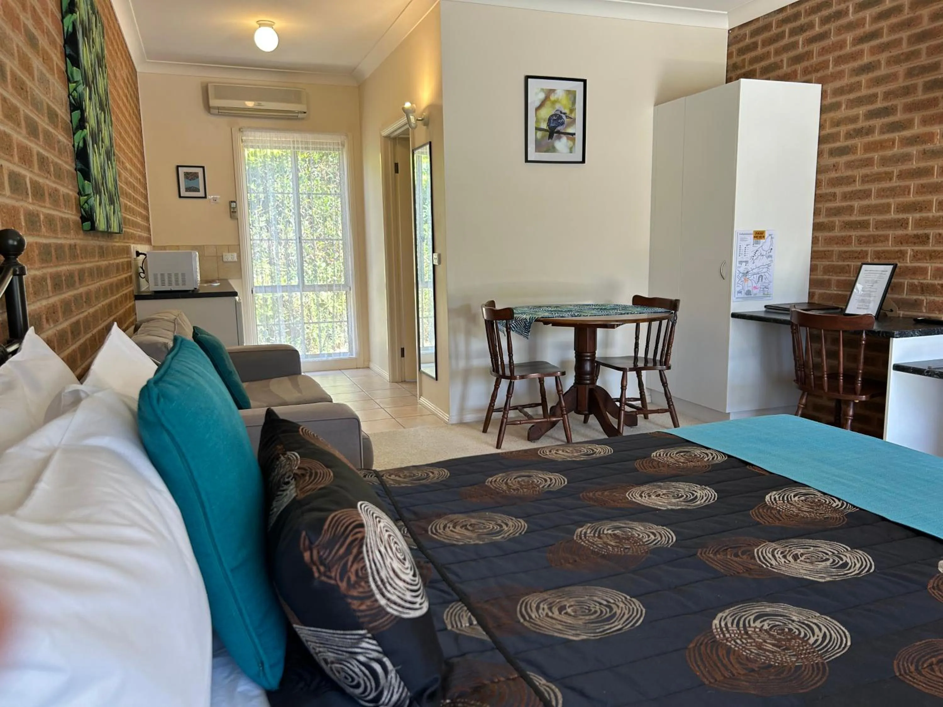 Photo of the whole room, Bed in Motel Views Yackandandah