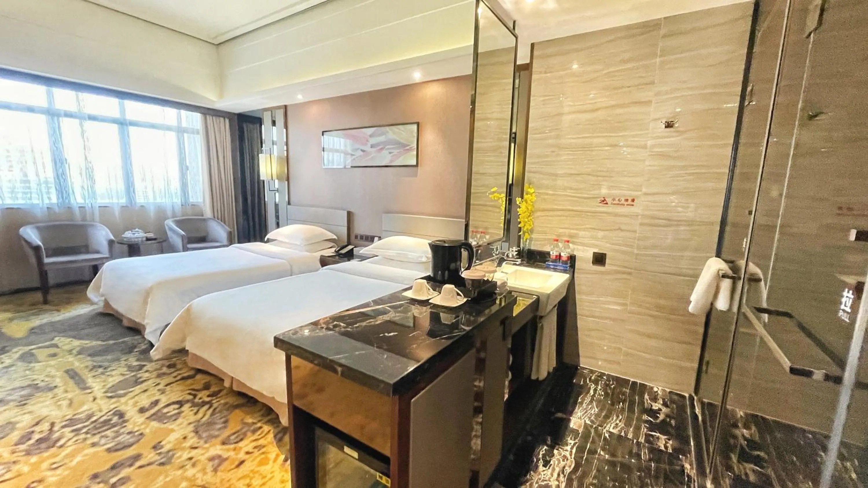 Photo of the whole room, Bed in Ramada Foshan Hotel