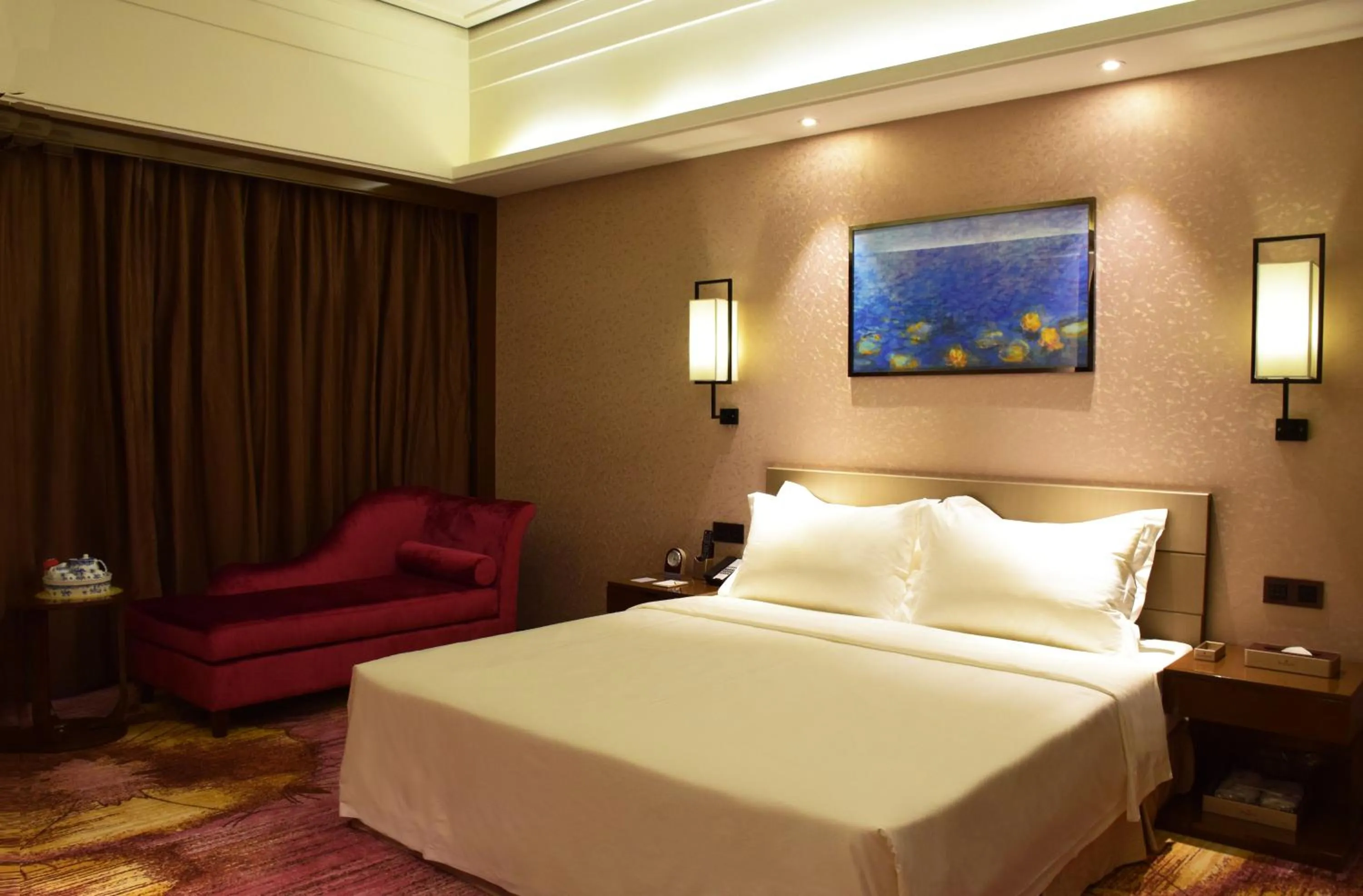 Bedroom, Bed in Ramada Foshan Hotel