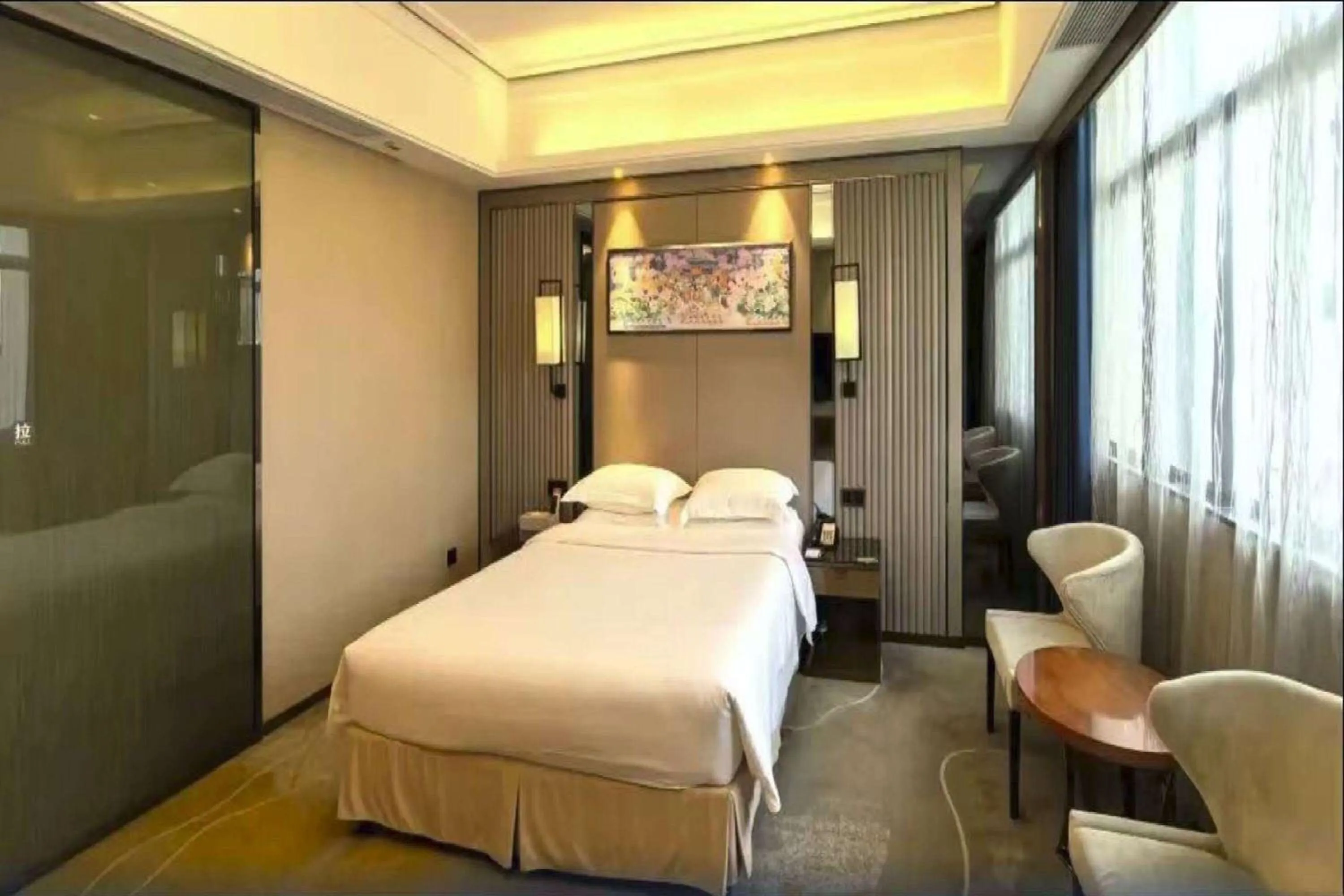 Photo of the whole room, Bed in Ramada Foshan Hotel
