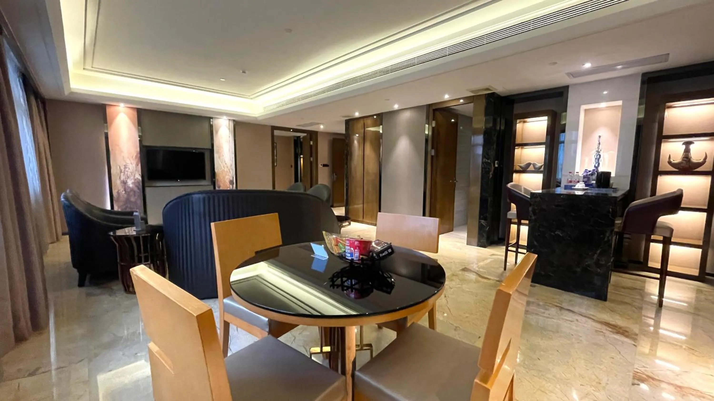 Communal lounge/ TV room in Ramada Foshan Hotel