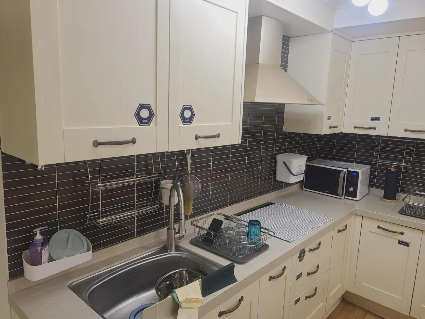 Kitchen or kitchenette in Elephant Hostel Nampo