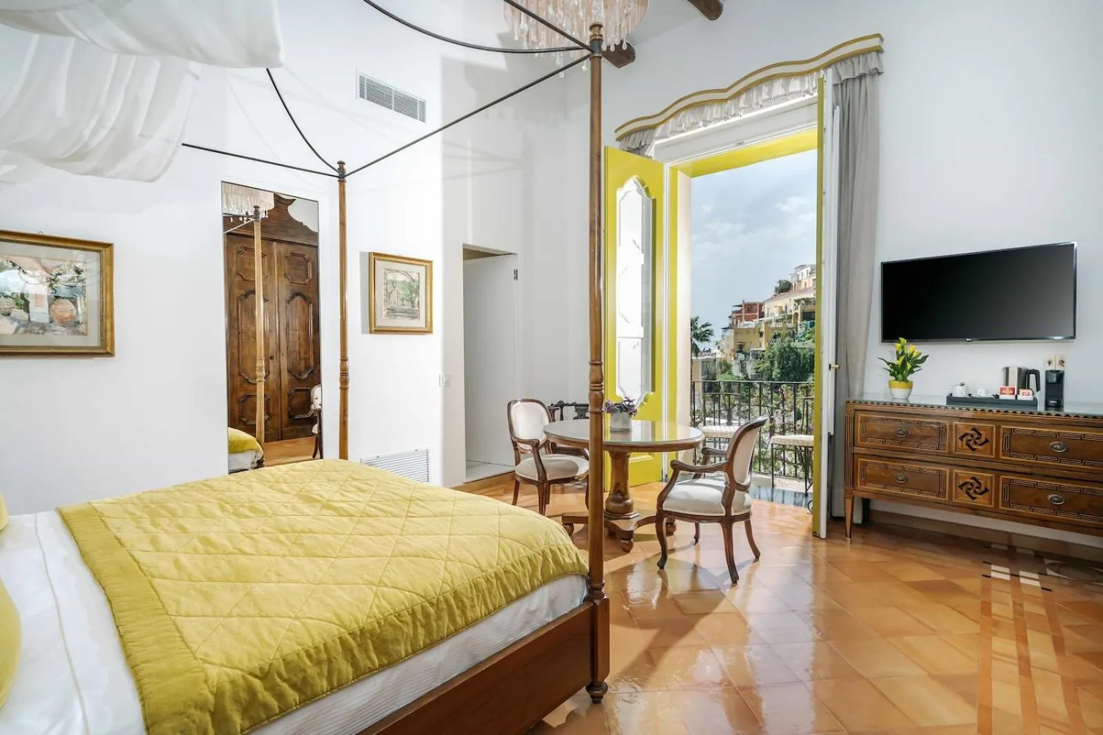 Bed in Hotel Palazzo Murat