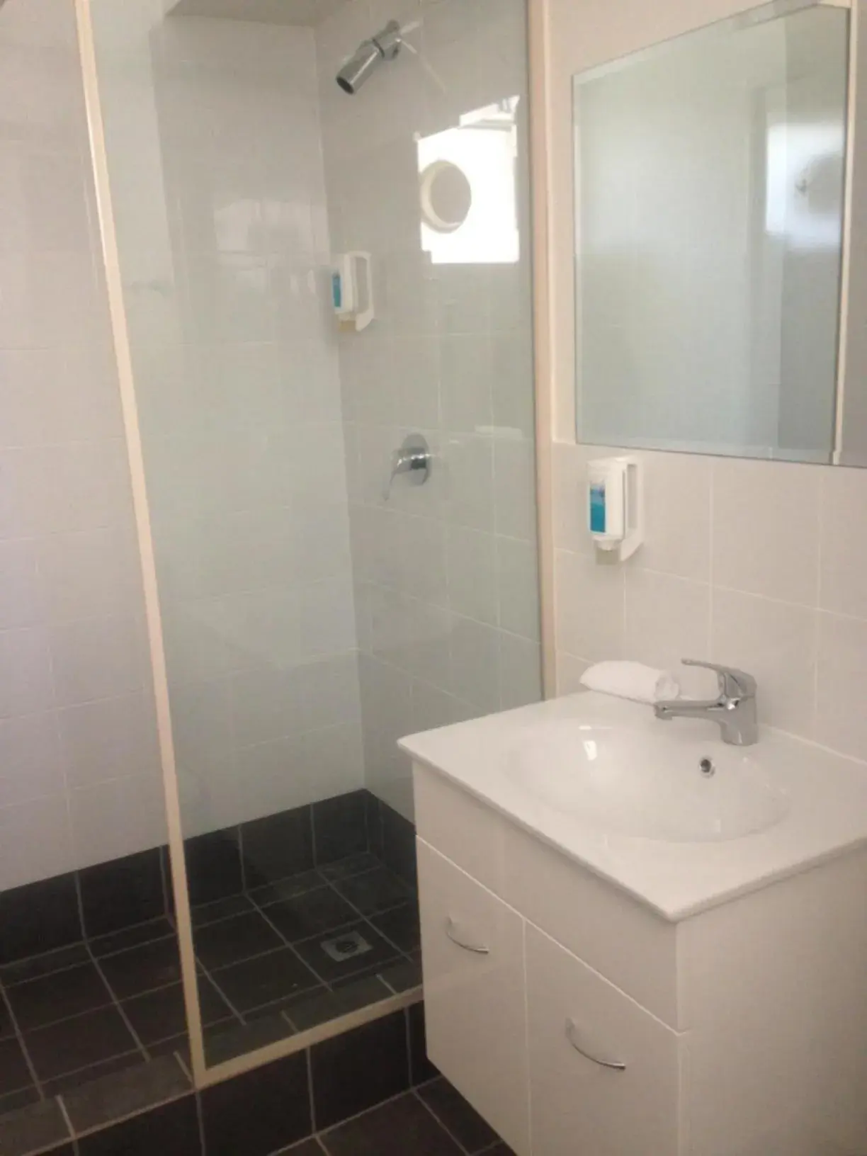 Budget Twin Room in Budget Motel Budget Twin Room in Budget Motel