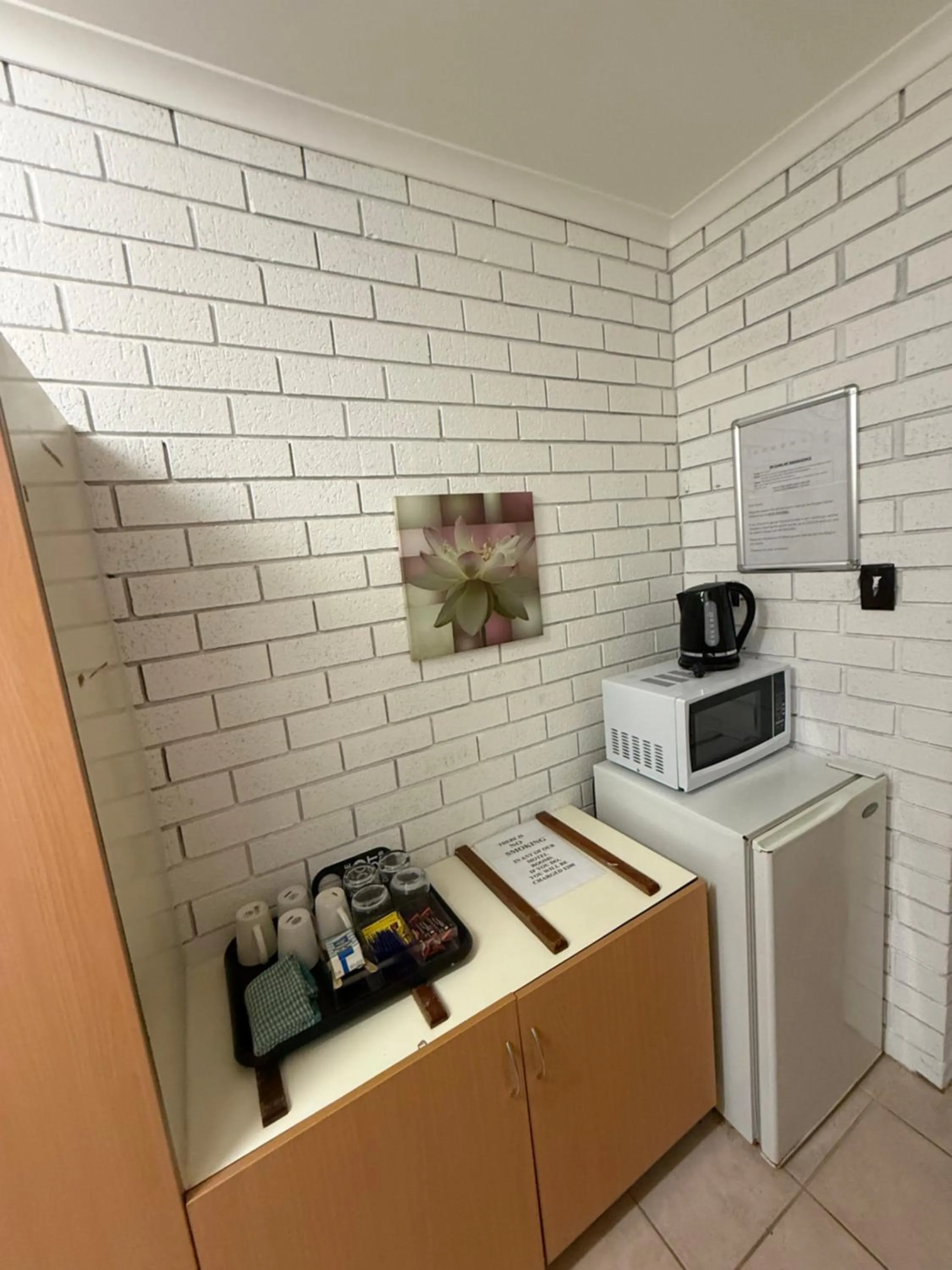 Coffee/tea facilities in Budget Motel