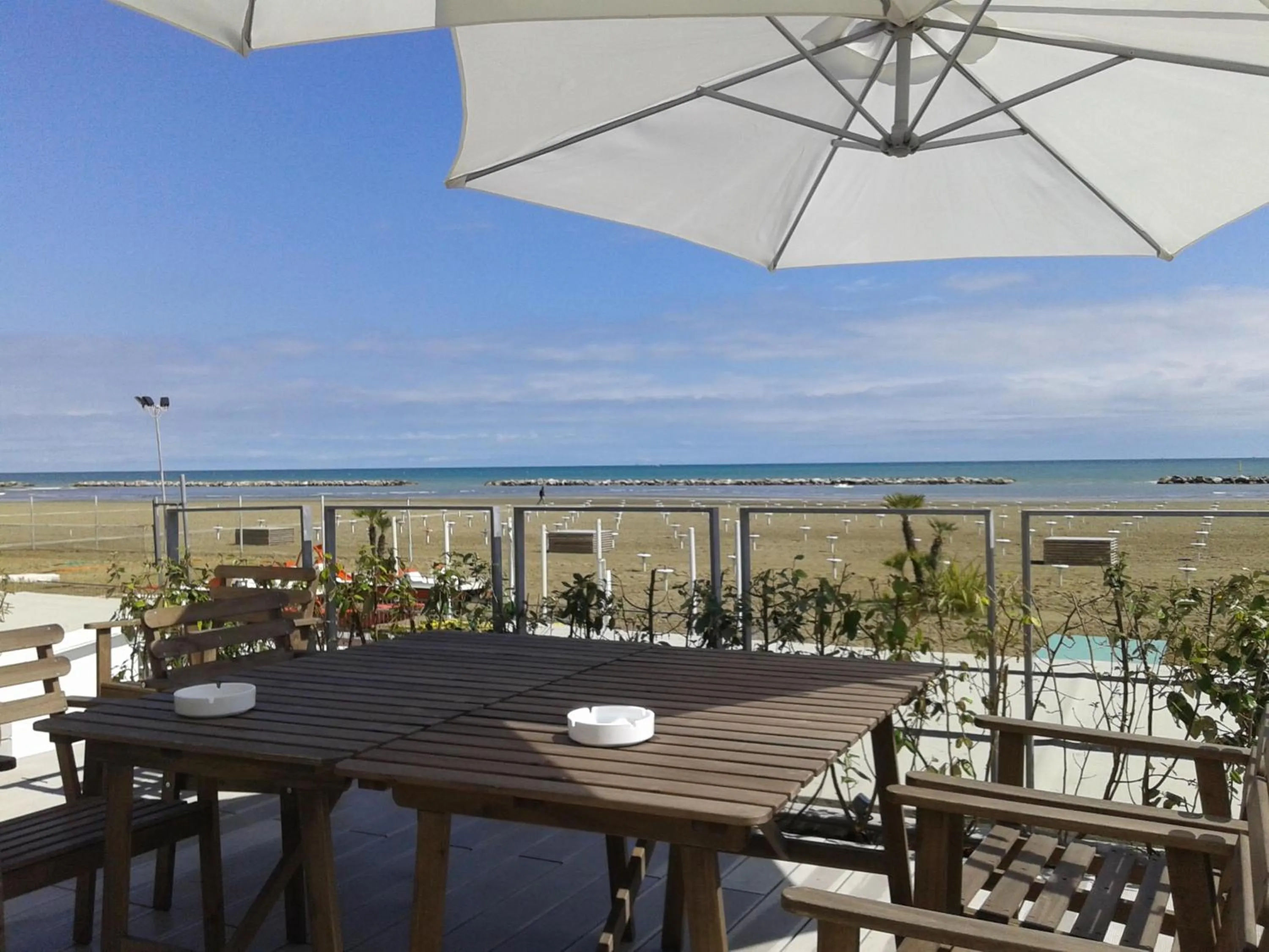 Communal lounge/ TV room in Hotel Madalù