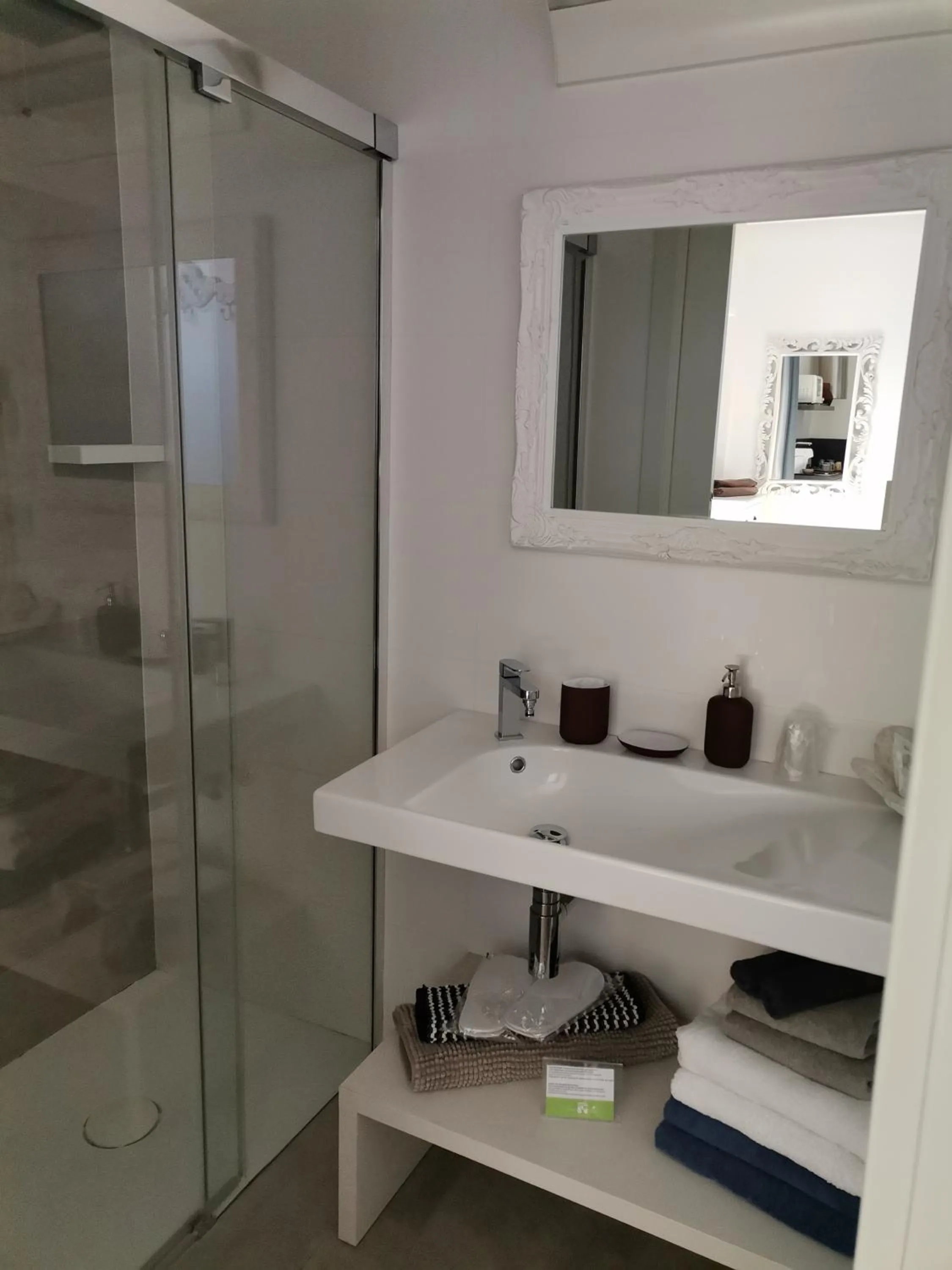 Shower in Hotel Madalù