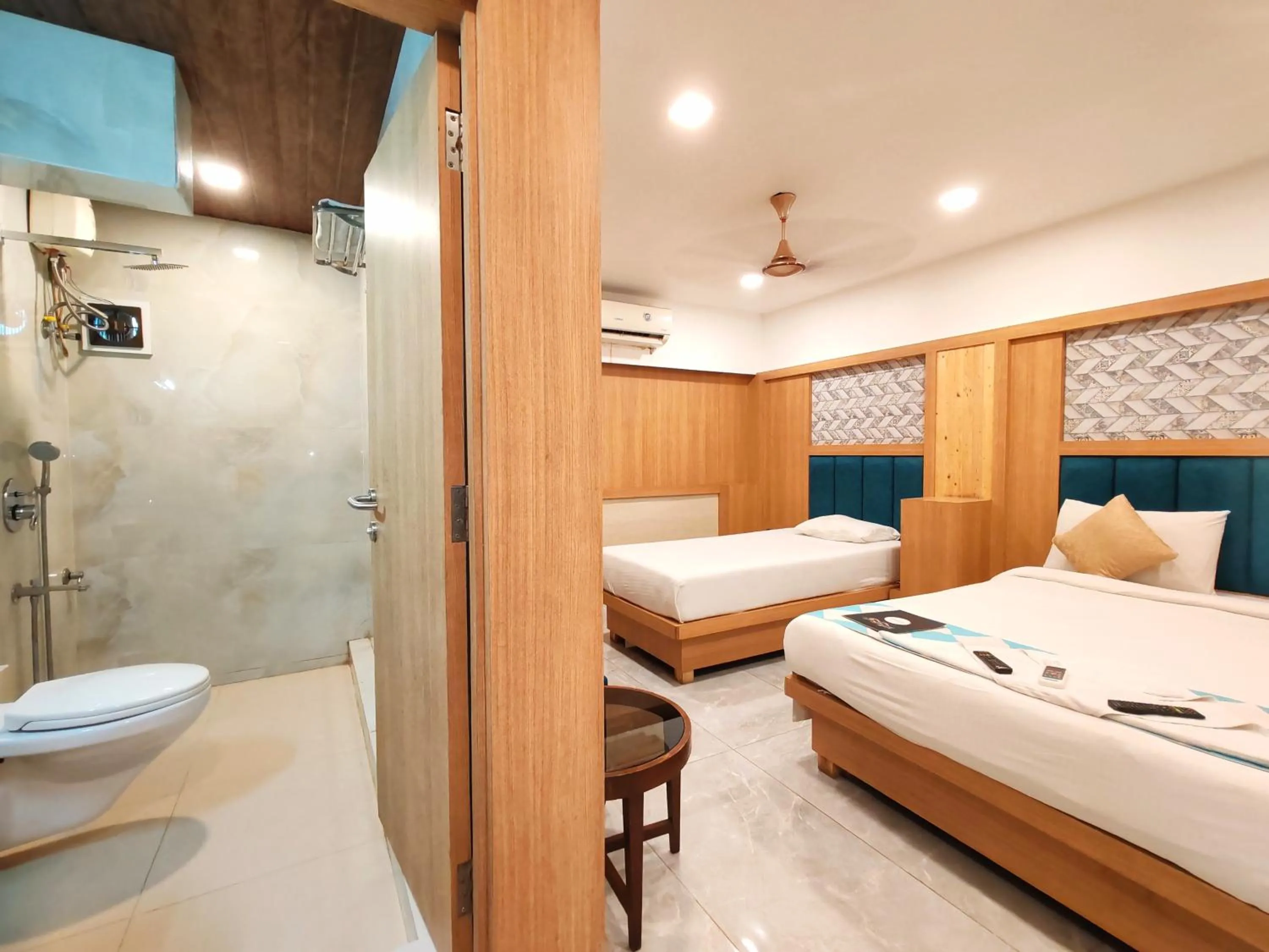 Bathroom, Bed in Hotel Aishwarya Residency