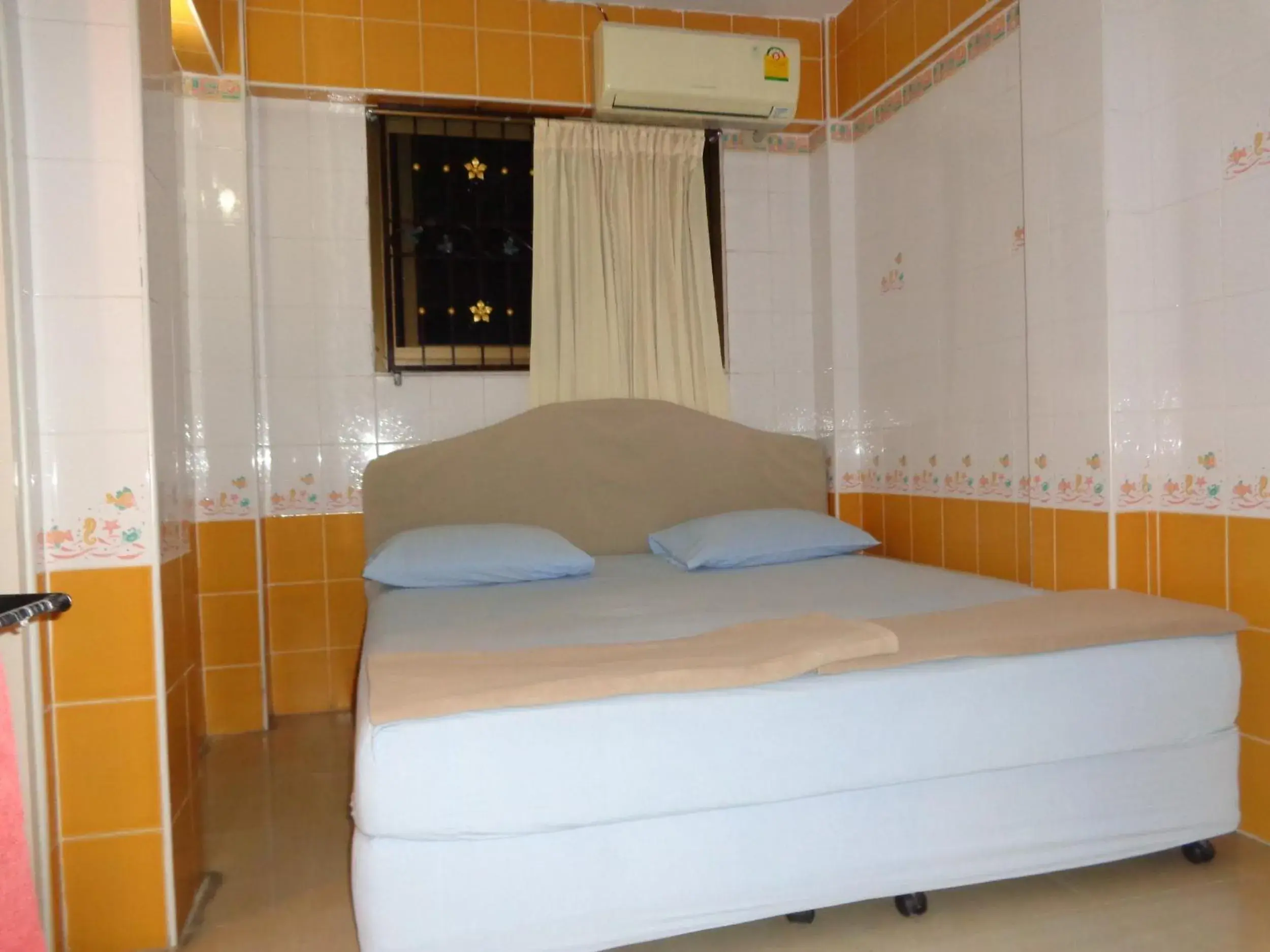 Deluxe King Room in At Home Guest House Deluxe King Room in At Home Guest House