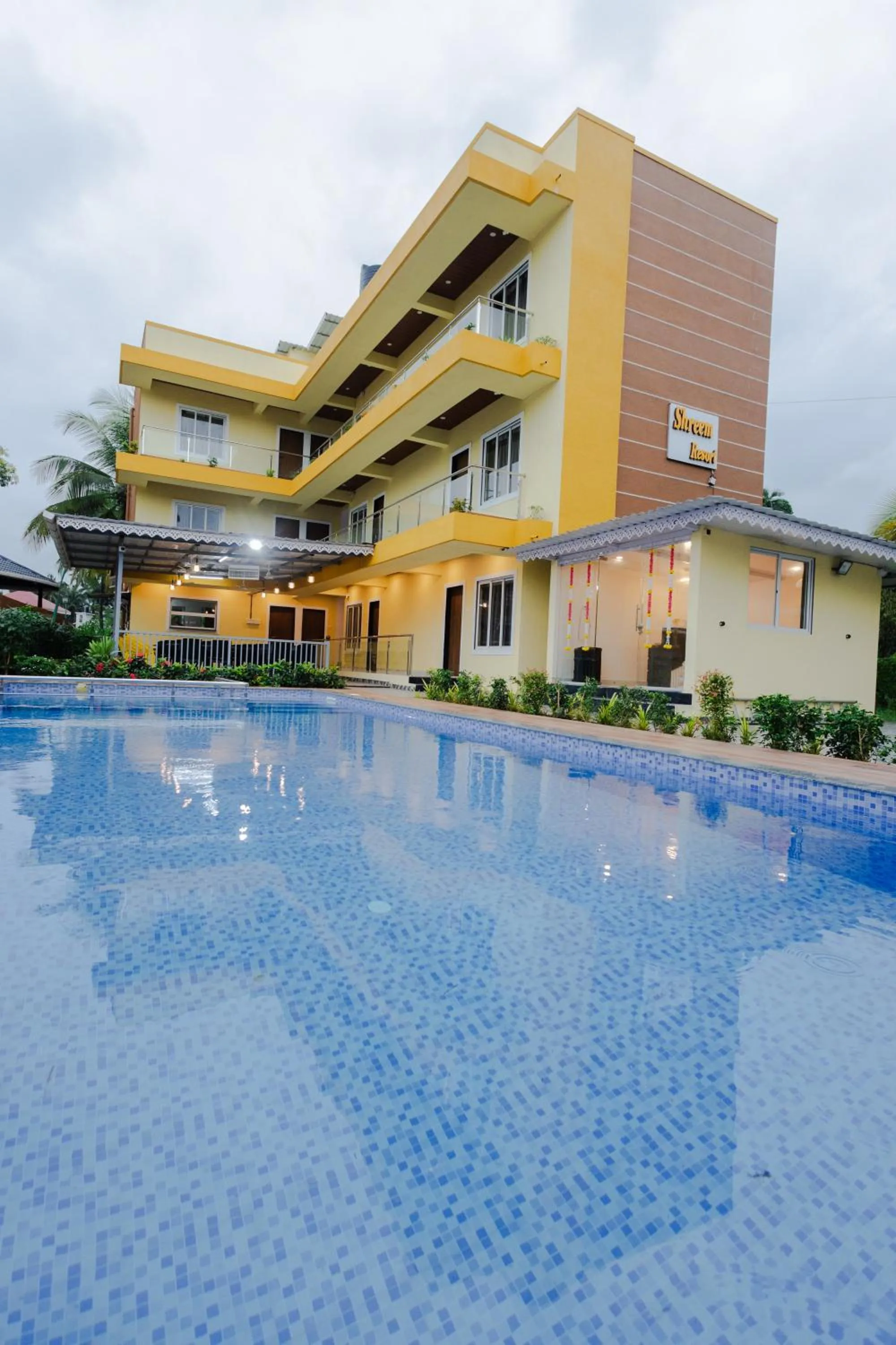 Pool view in Shreem Resort