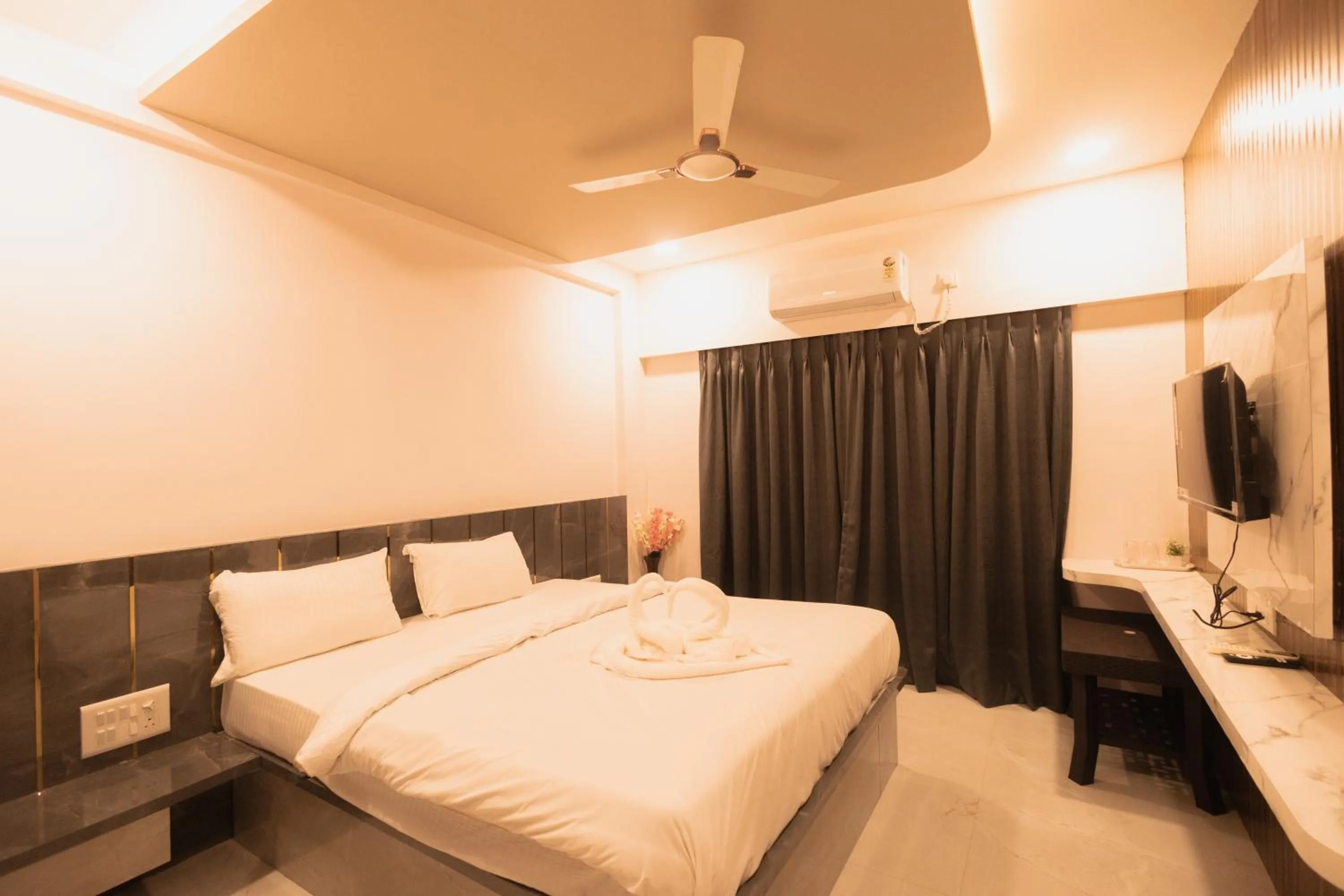 Night, Bed in Shreem Resort