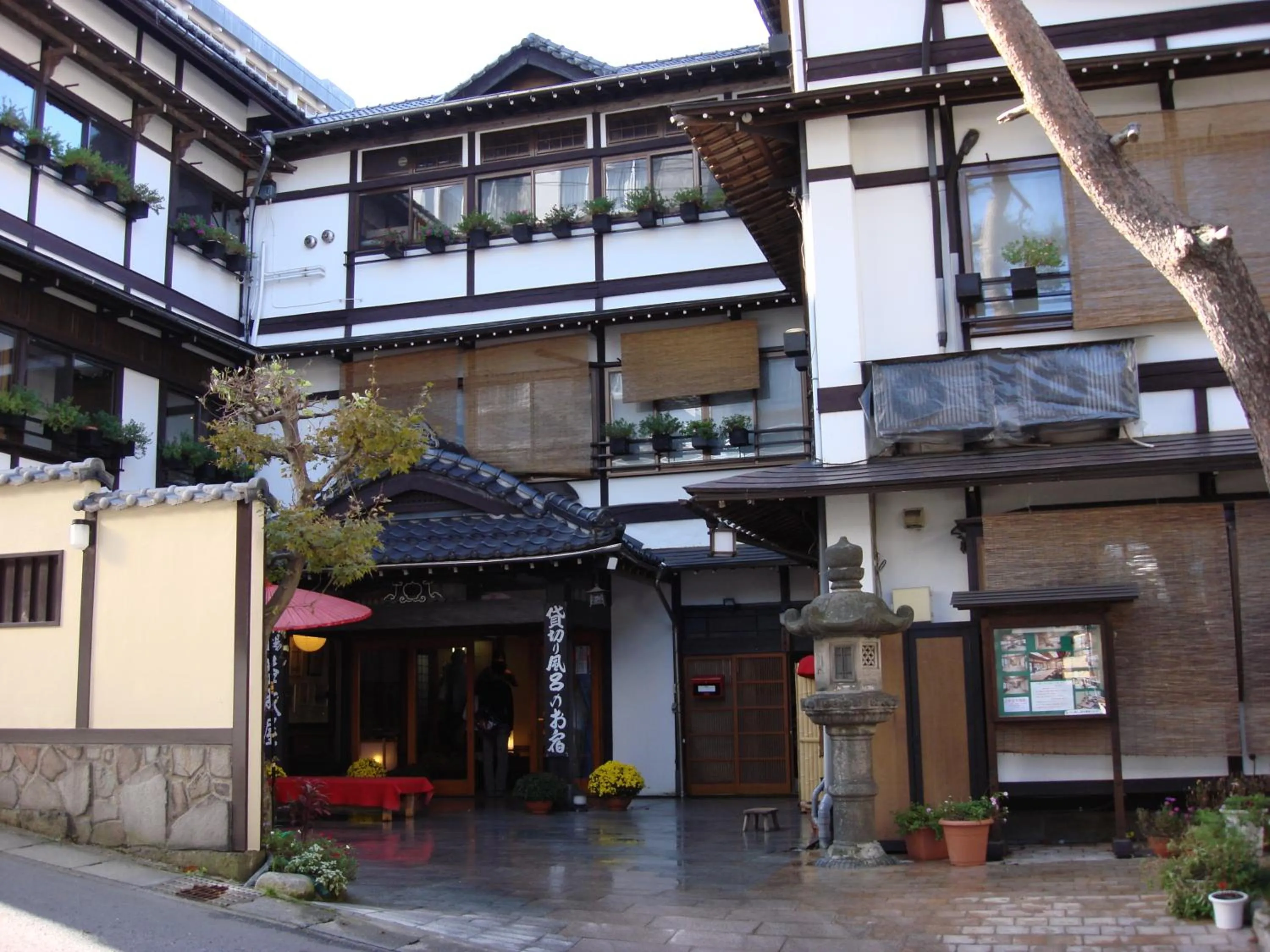 Property building in Ekinariya Ryokan