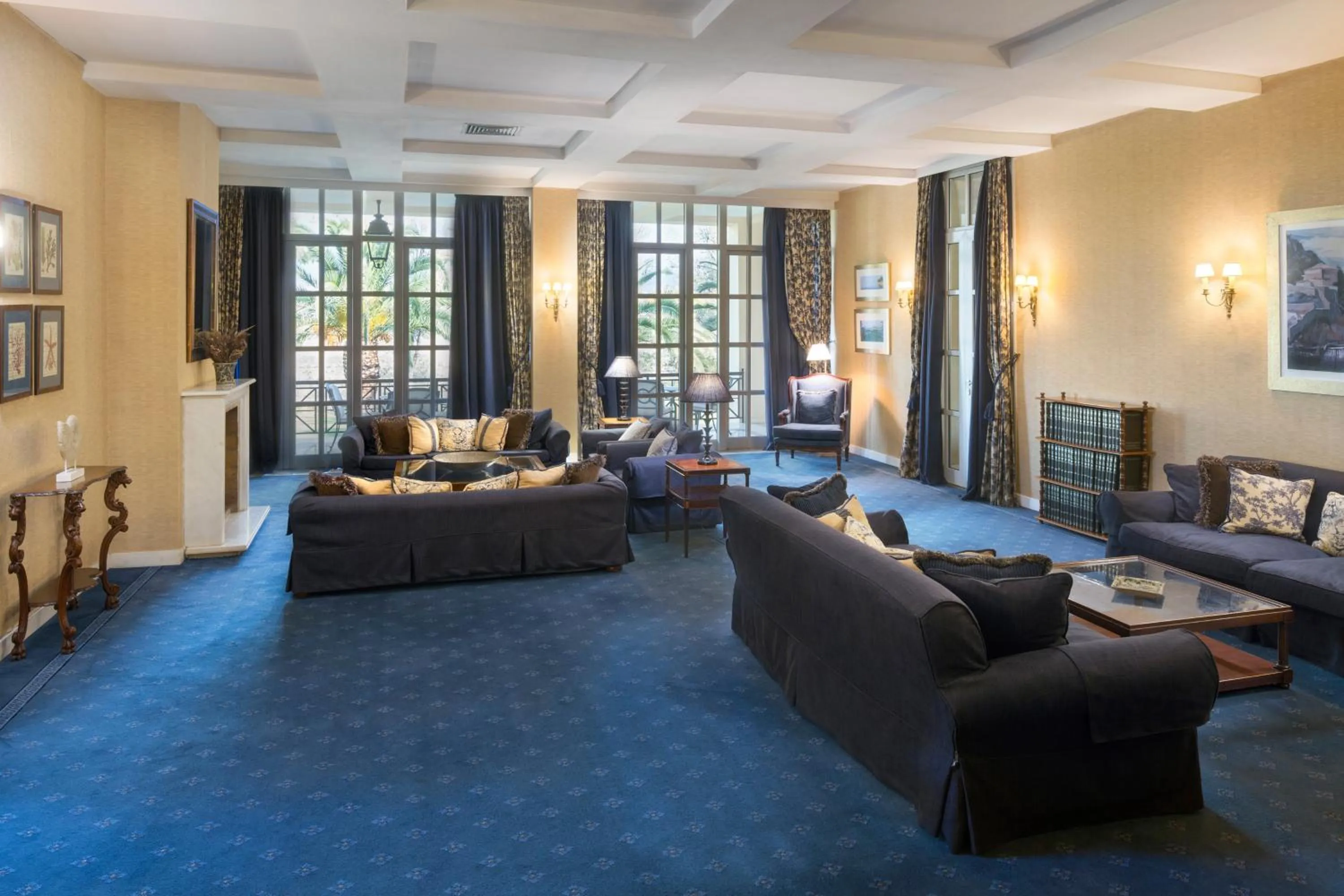 Communal lounge/ TV room in Amalia Hotel Nafplio