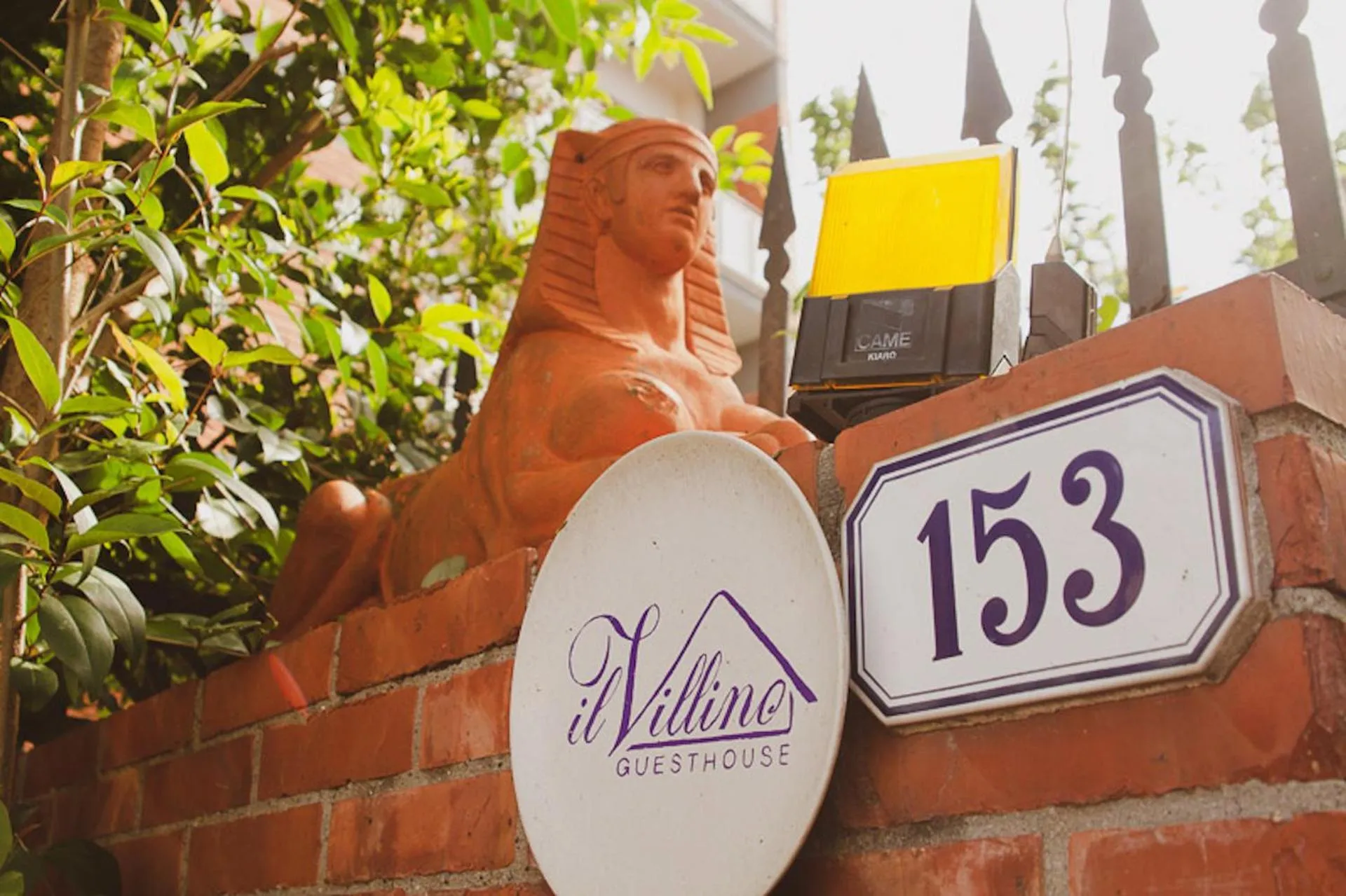 Facade/entrance in Il Villino