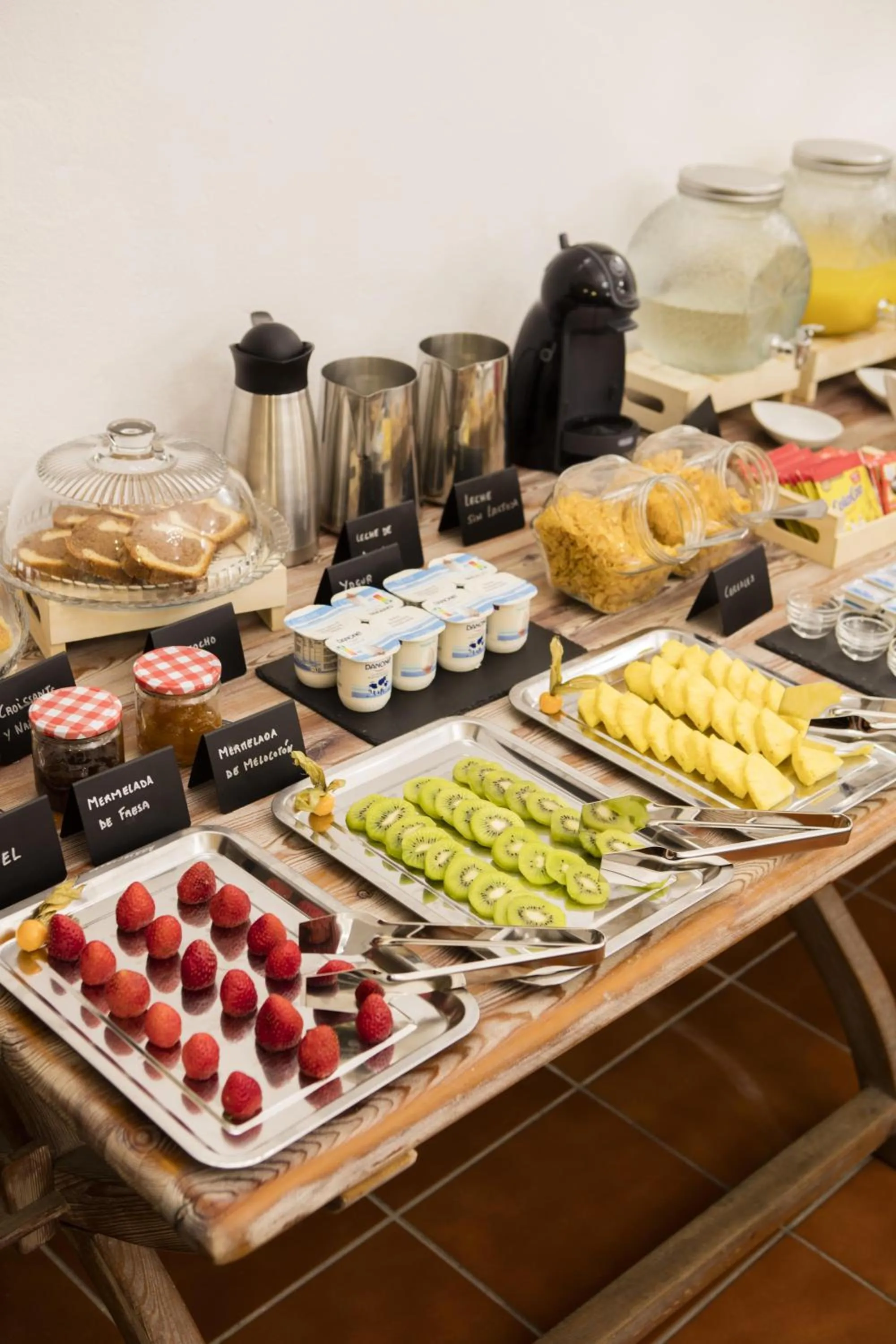 Continental breakfast in Hotel Tugasa Convento San Francisco