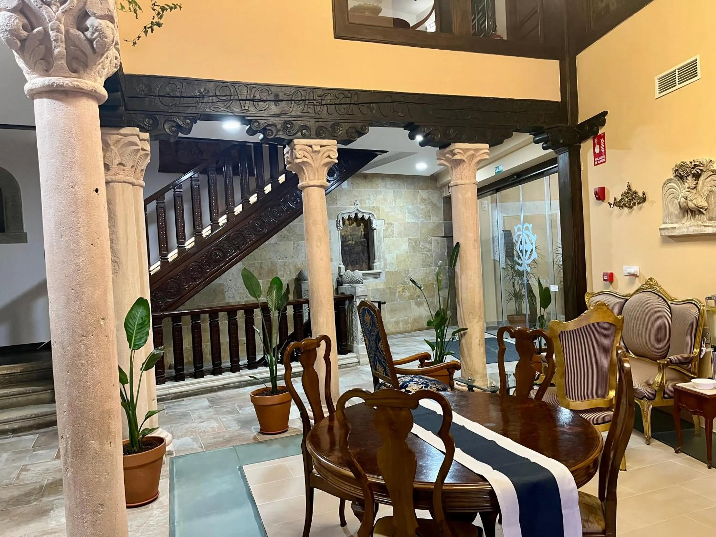 Restaurant/places to eat in Hotel Boutique Casón De Los López