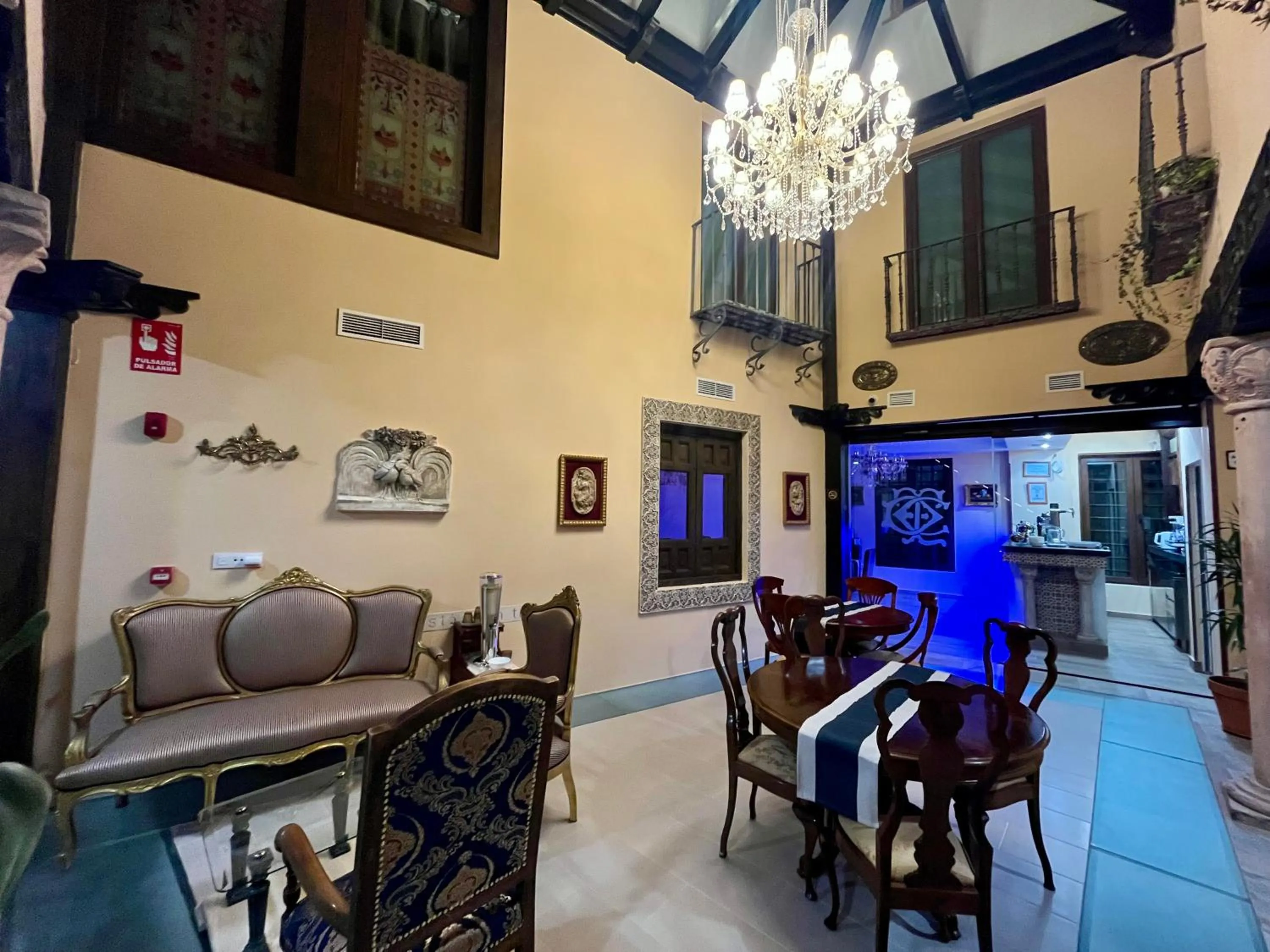 Restaurant/places to eat in Hotel Boutique Casón De Los López