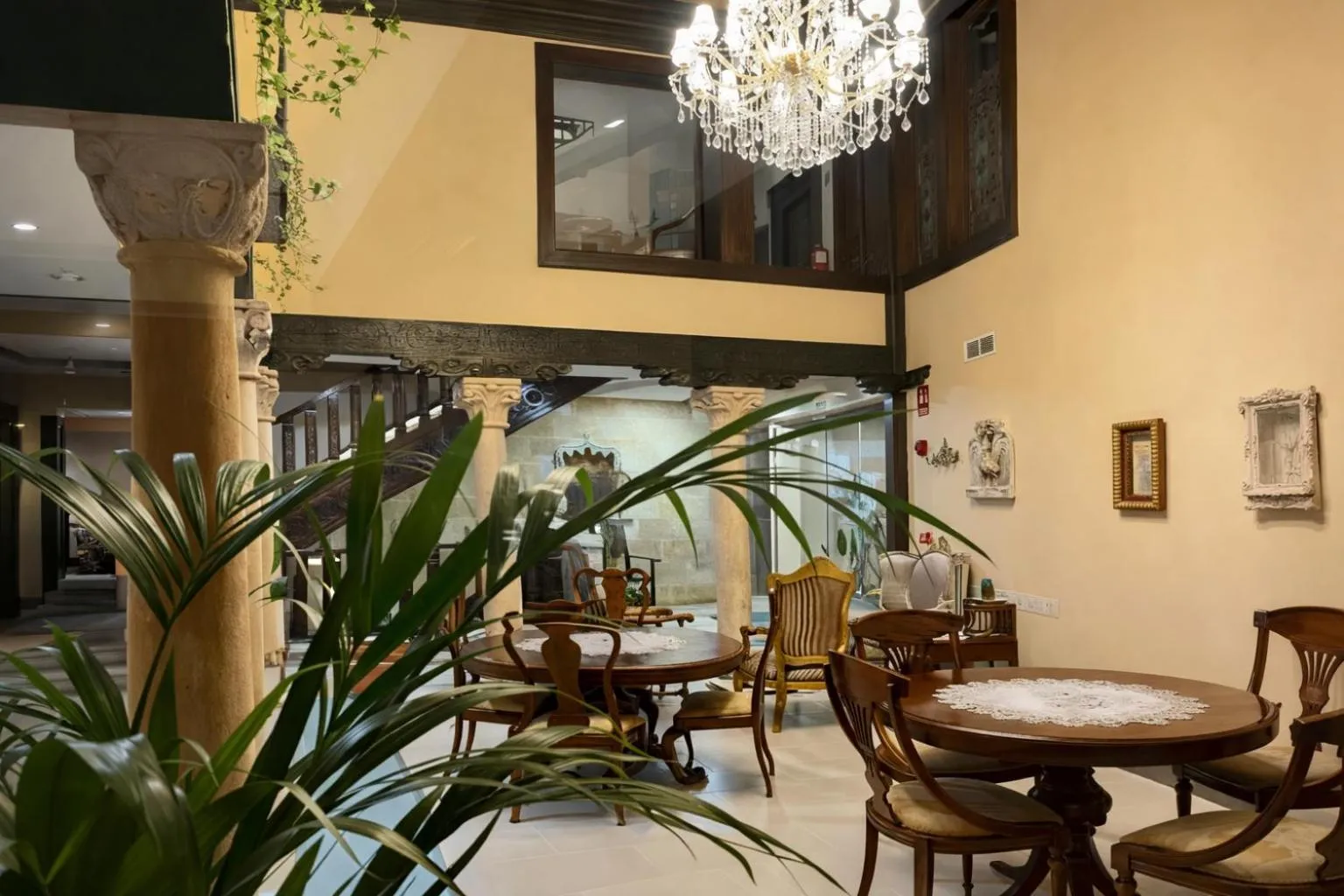 Restaurant/places to eat in Hotel Boutique Casón De Los López