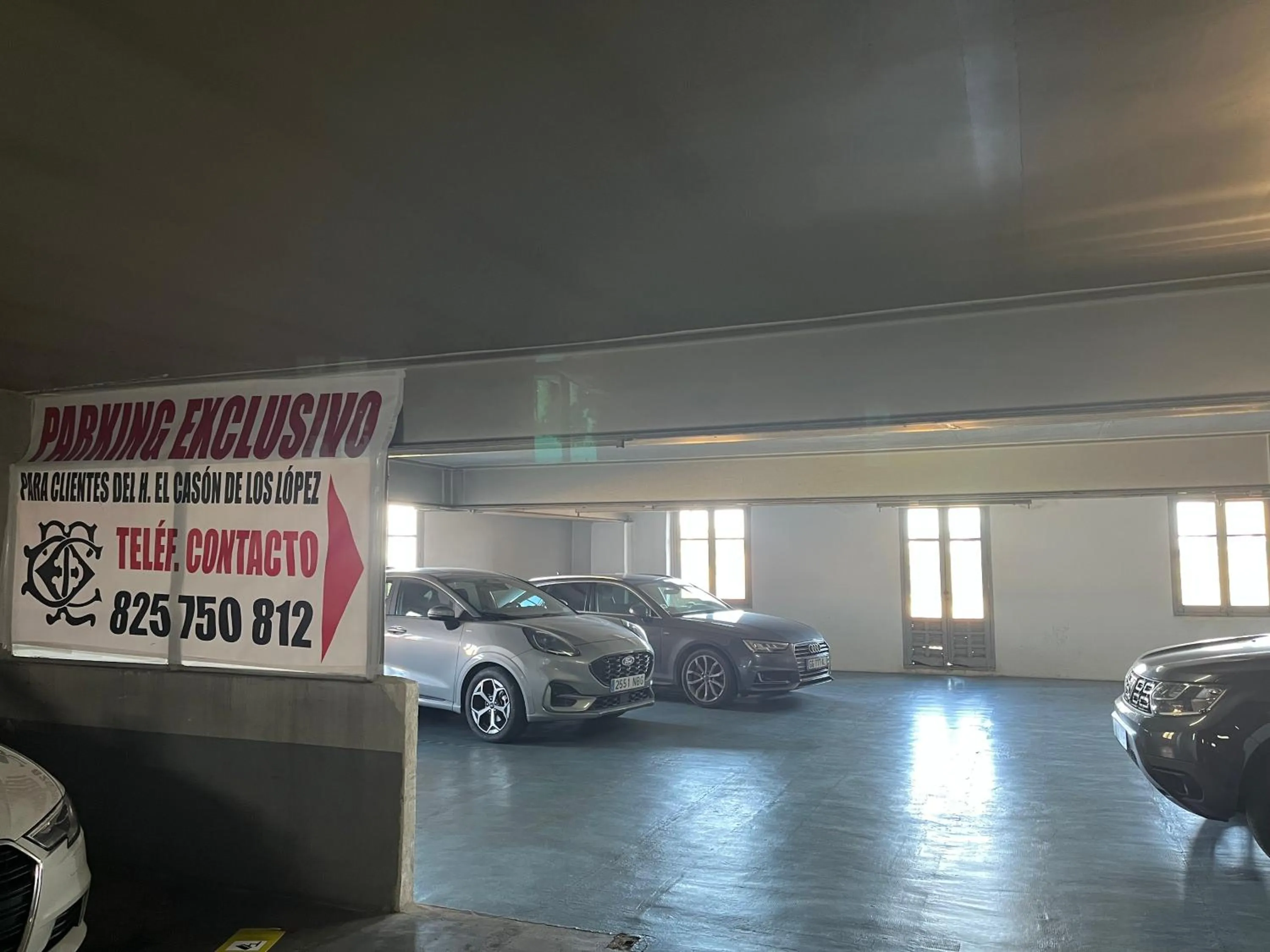 Parking in Hotel Boutique Casón De Los López