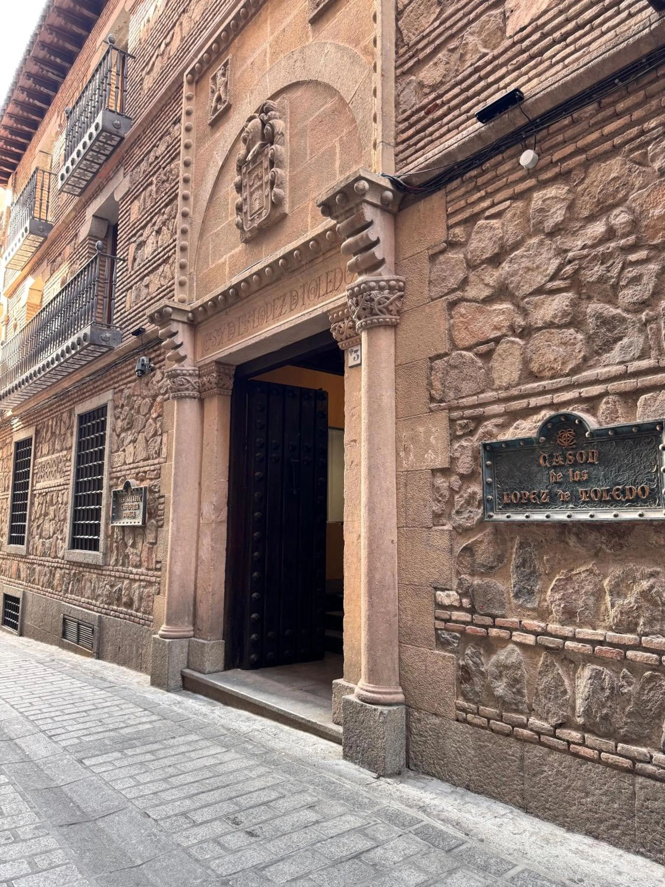 Facade/entrance in Hotel Boutique Casón De Los López