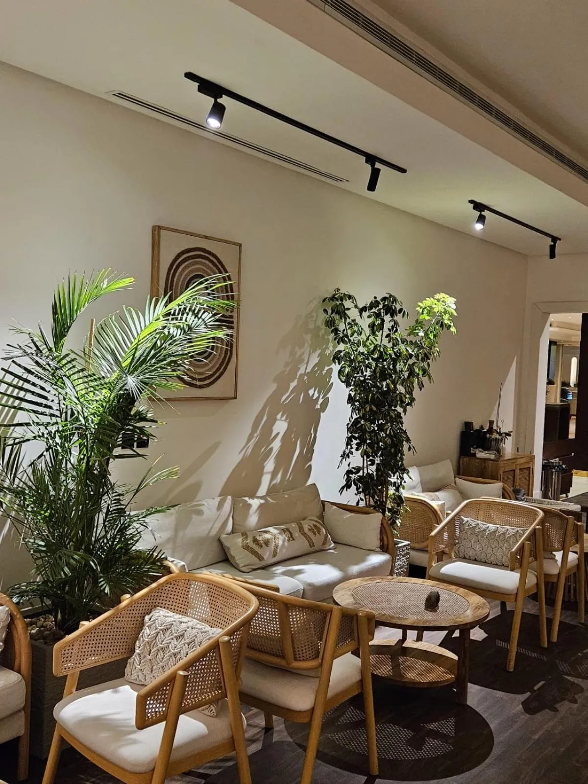 Restaurant/places to eat in Duset Hotel Suites