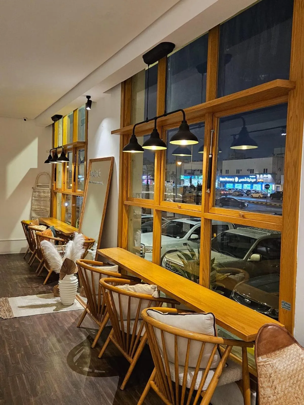 Restaurant/places to eat in Duset Hotel Suites