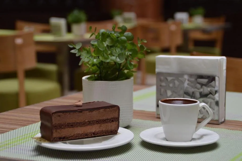 Restaurant/places to eat in Duset Hotel Suites