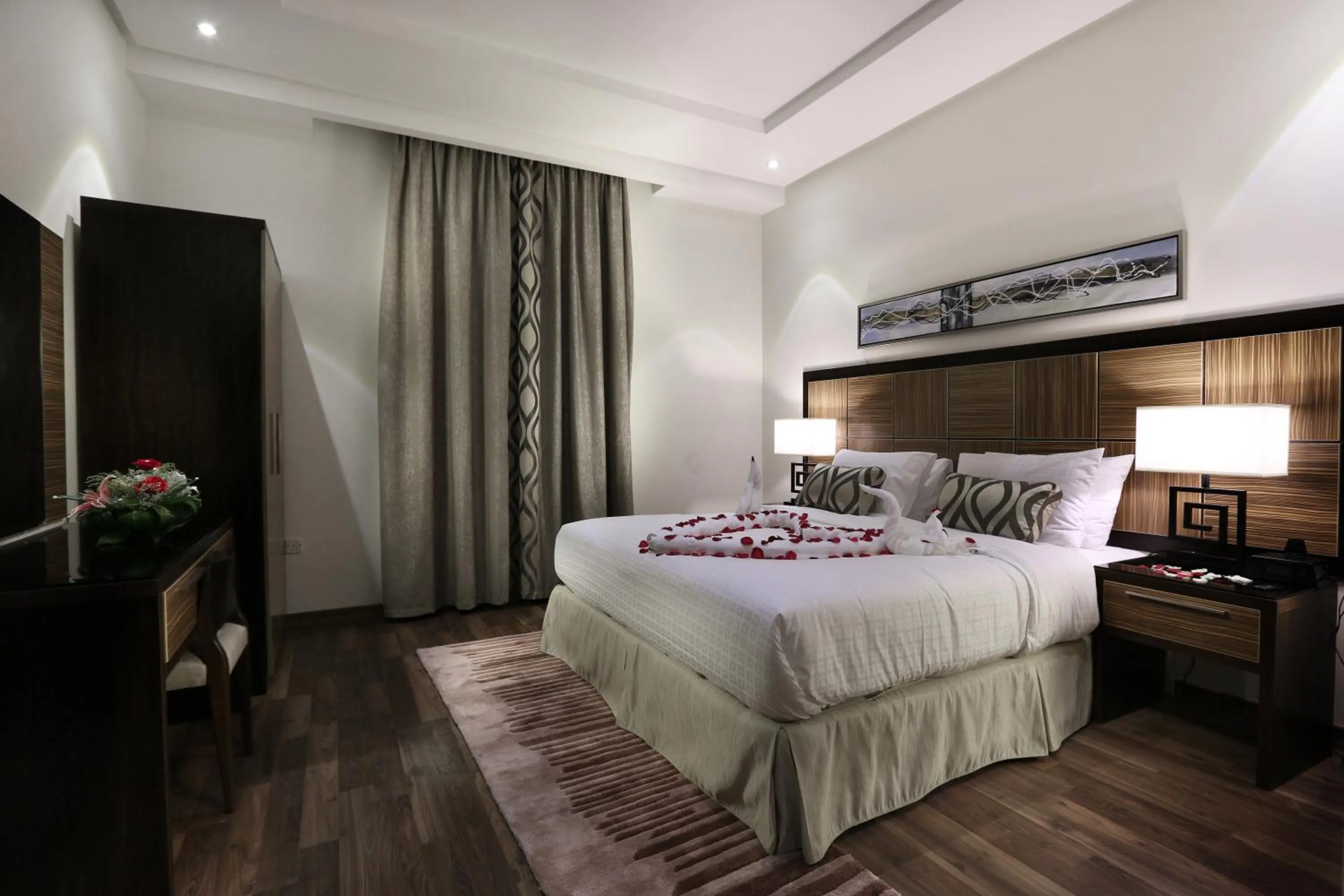 Bedroom, Bed in Duset Hotel Suites