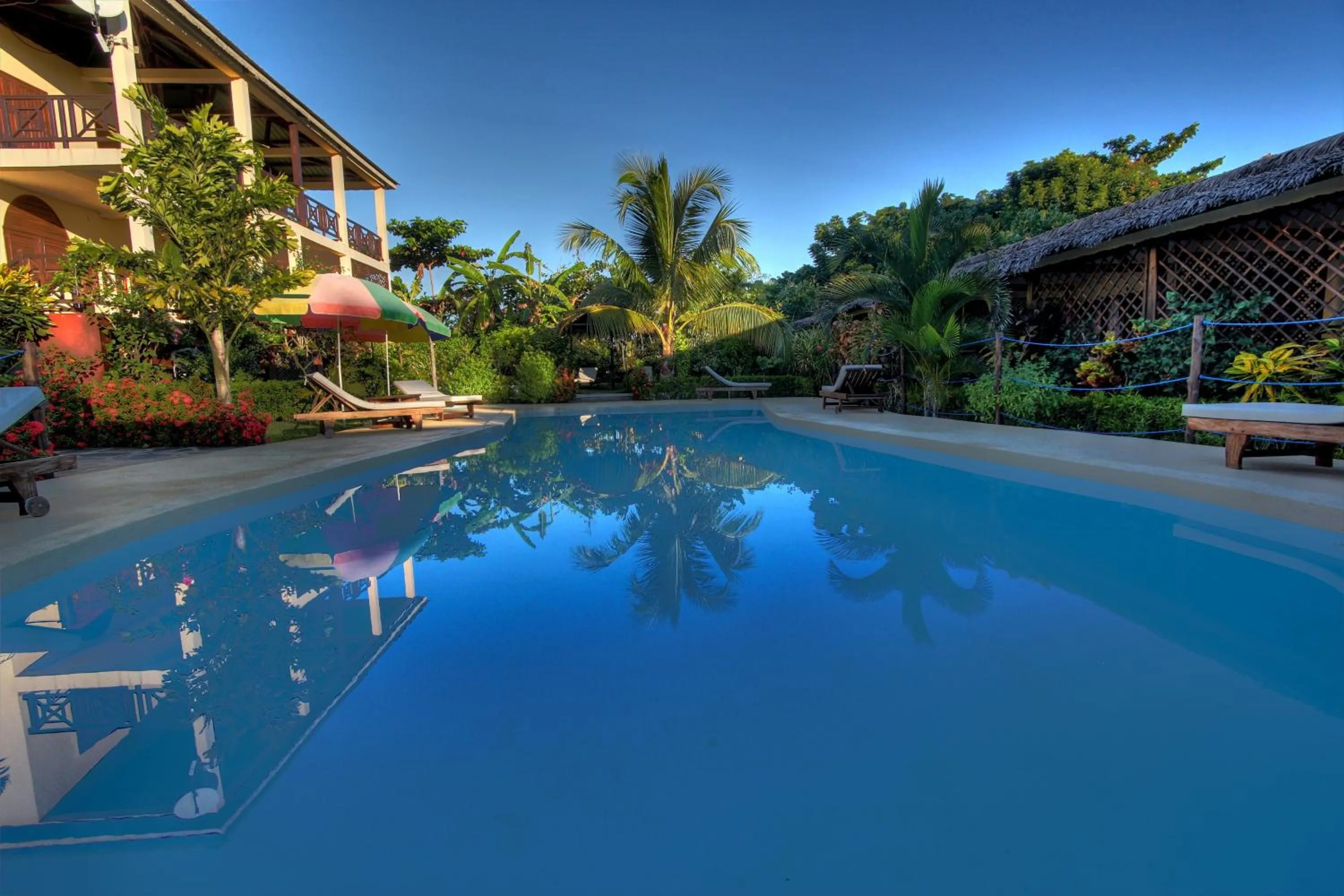 Swimming pool in Tropic Hôtel
