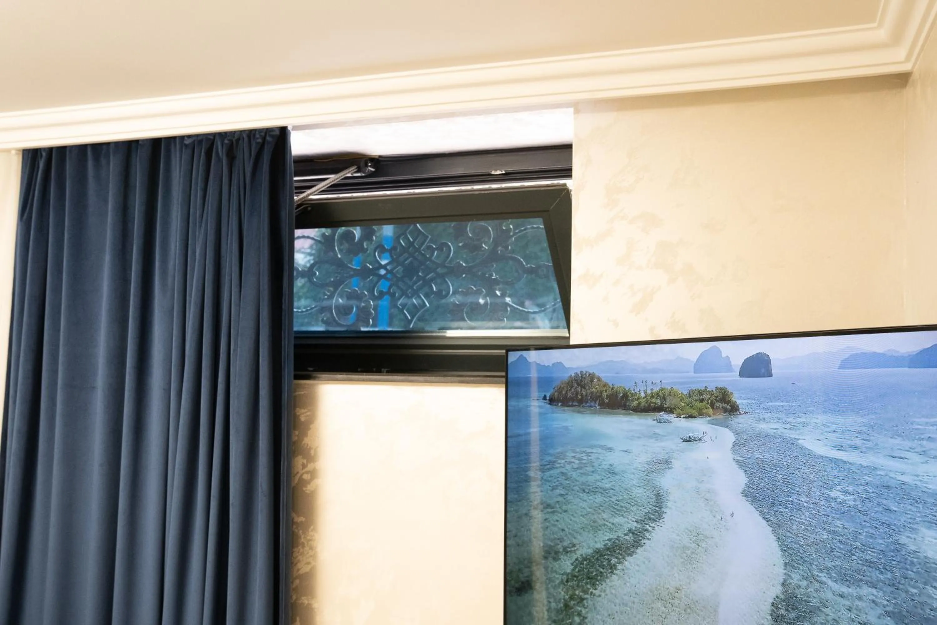 TV and multimedia in Prime Suites Hotel