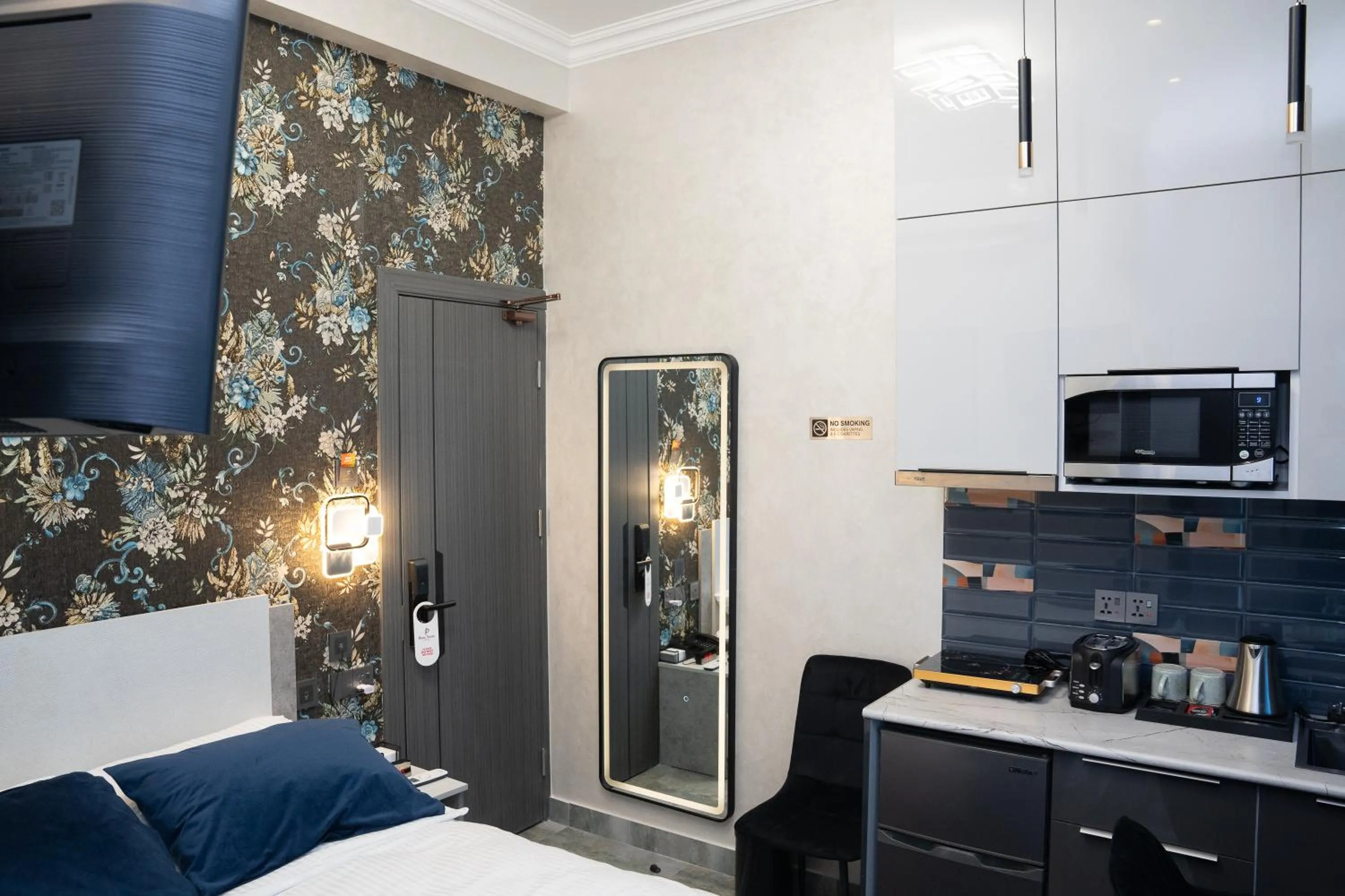 Photo of the whole room, Bed in Prime Suites Hotel