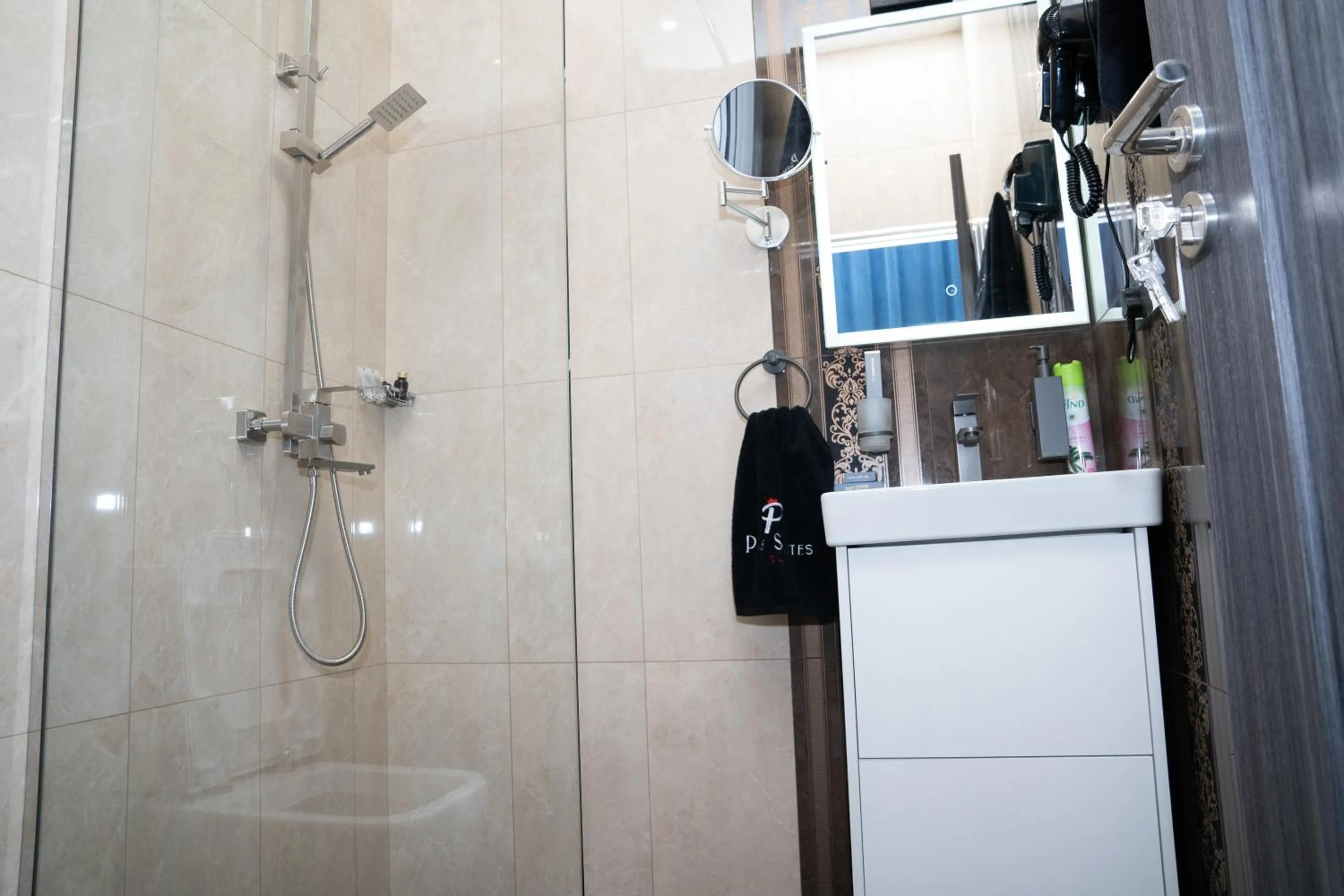 Shower in Prime Suites Hotel