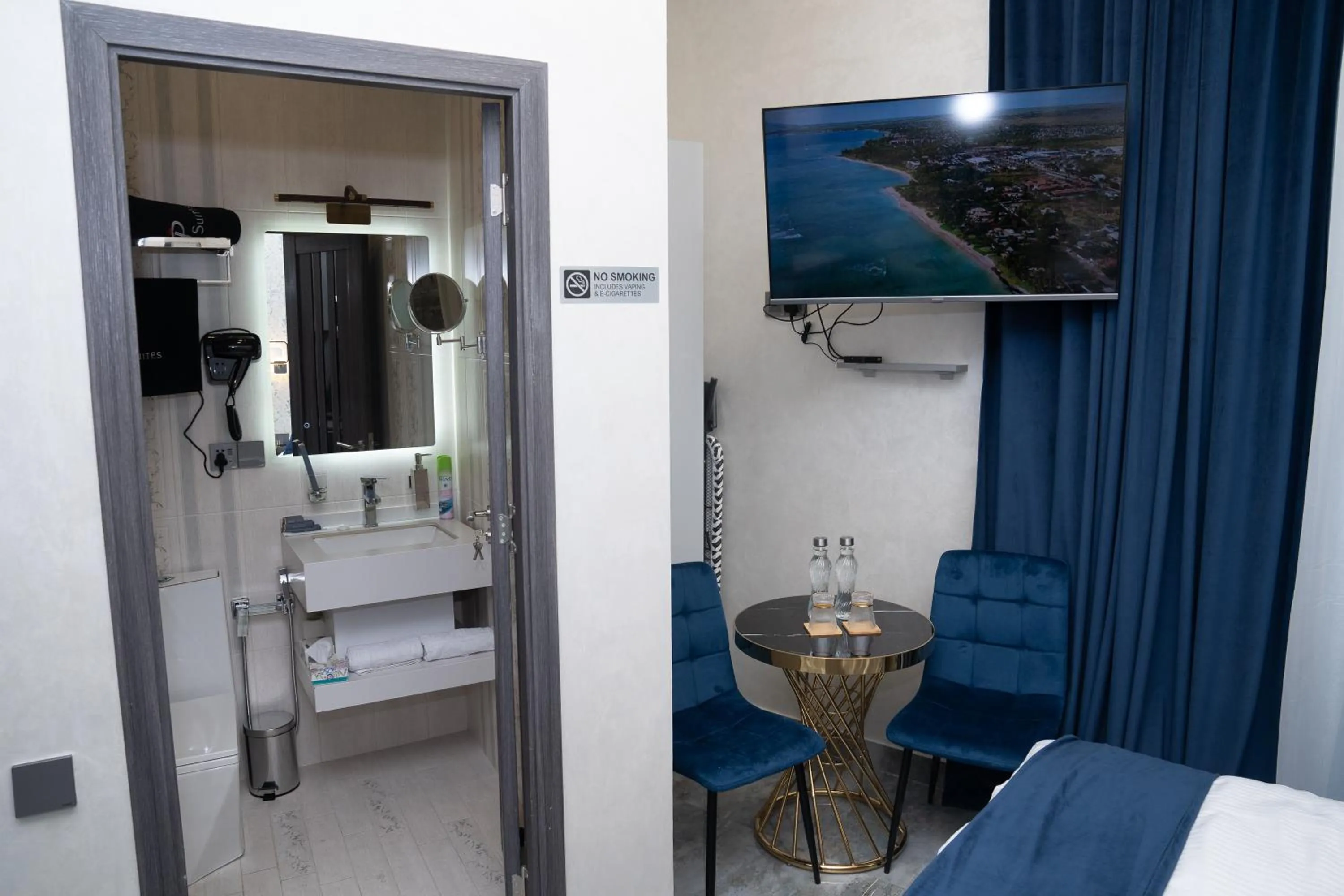 TV and multimedia, Bed in Prime Suites Hotel