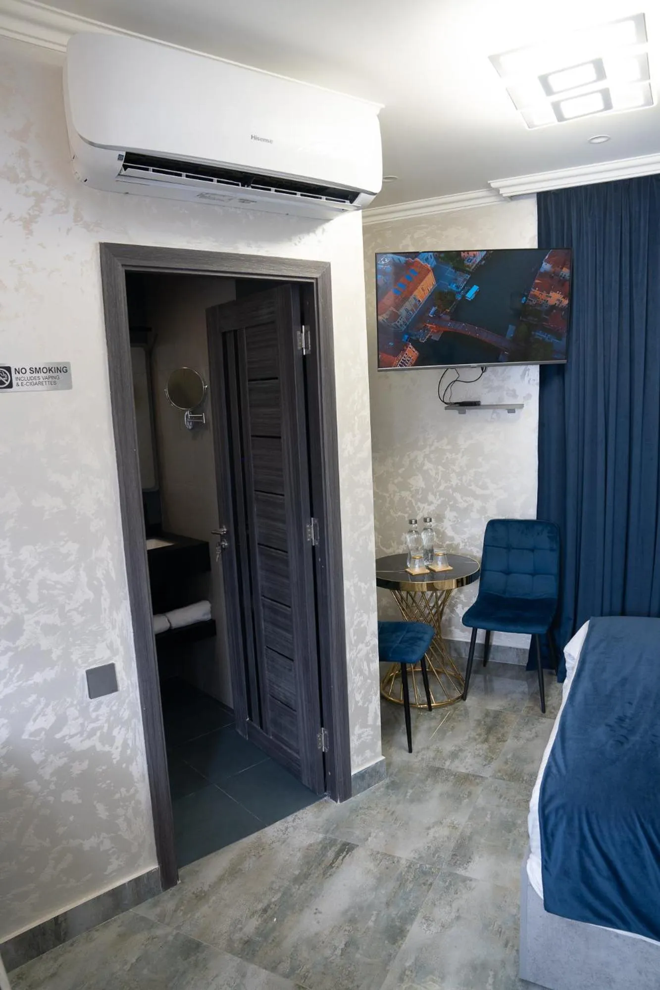 TV and multimedia, Bed in Prime Suites Hotel