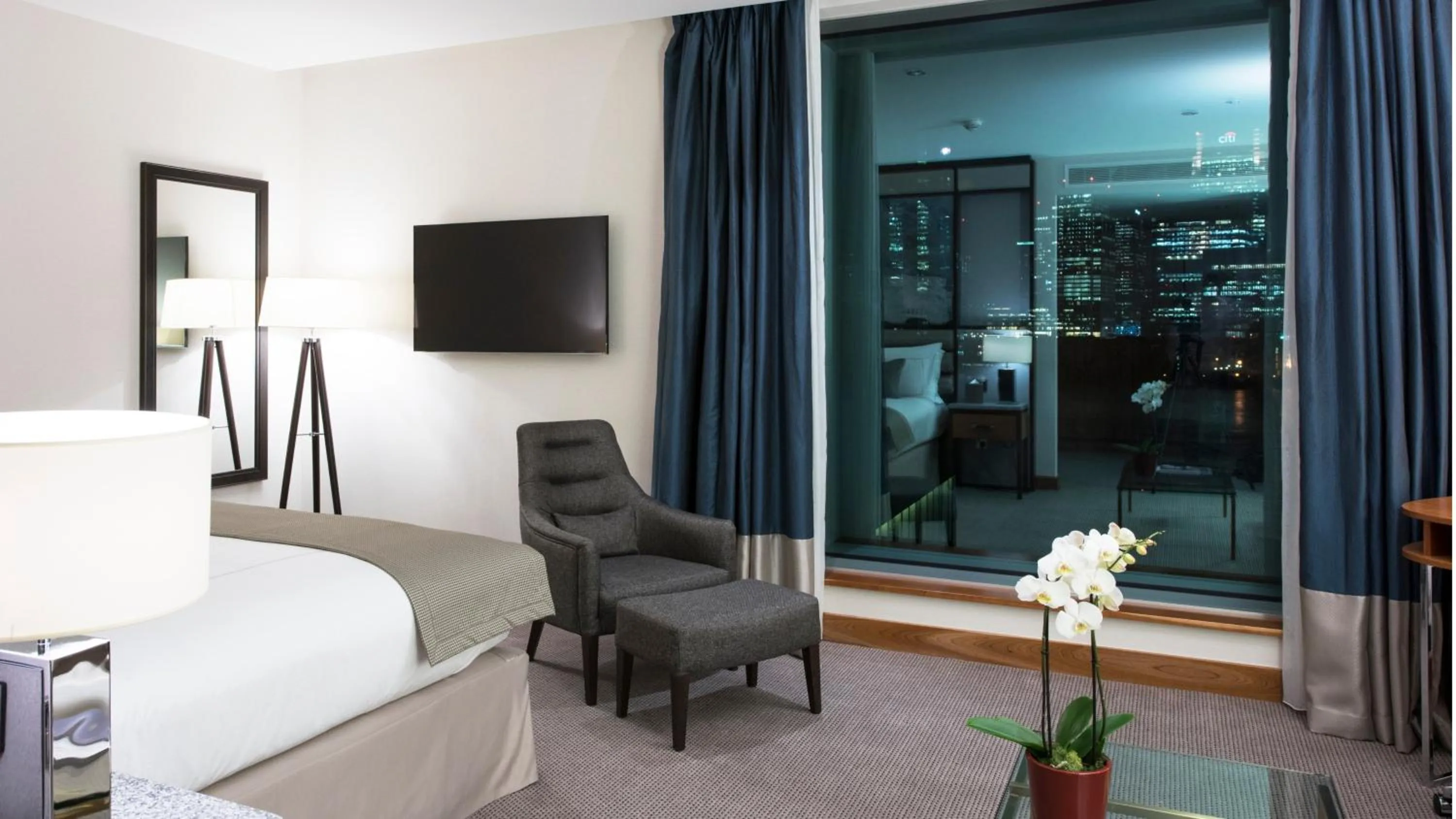 Bedroom, Bed in InterContinental London - The O2