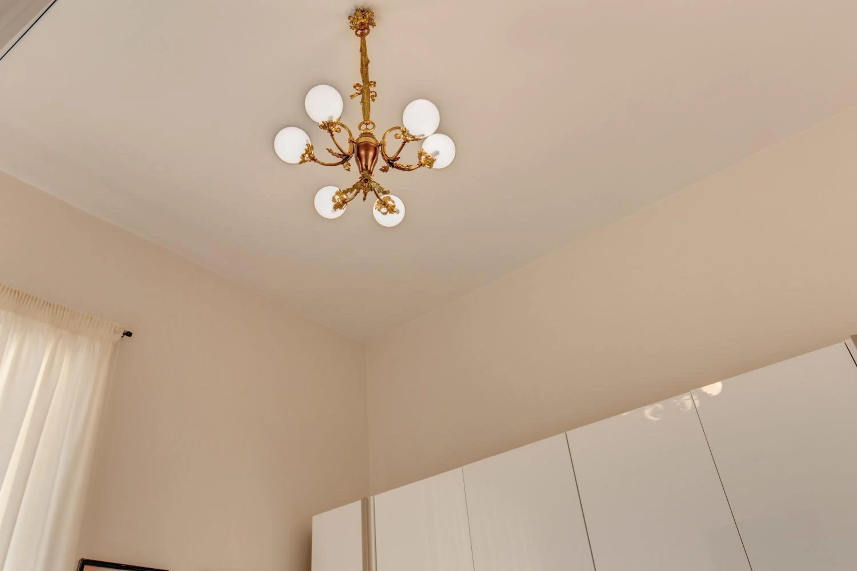 Decorative detail in Casa Claudia Giulio Cesare