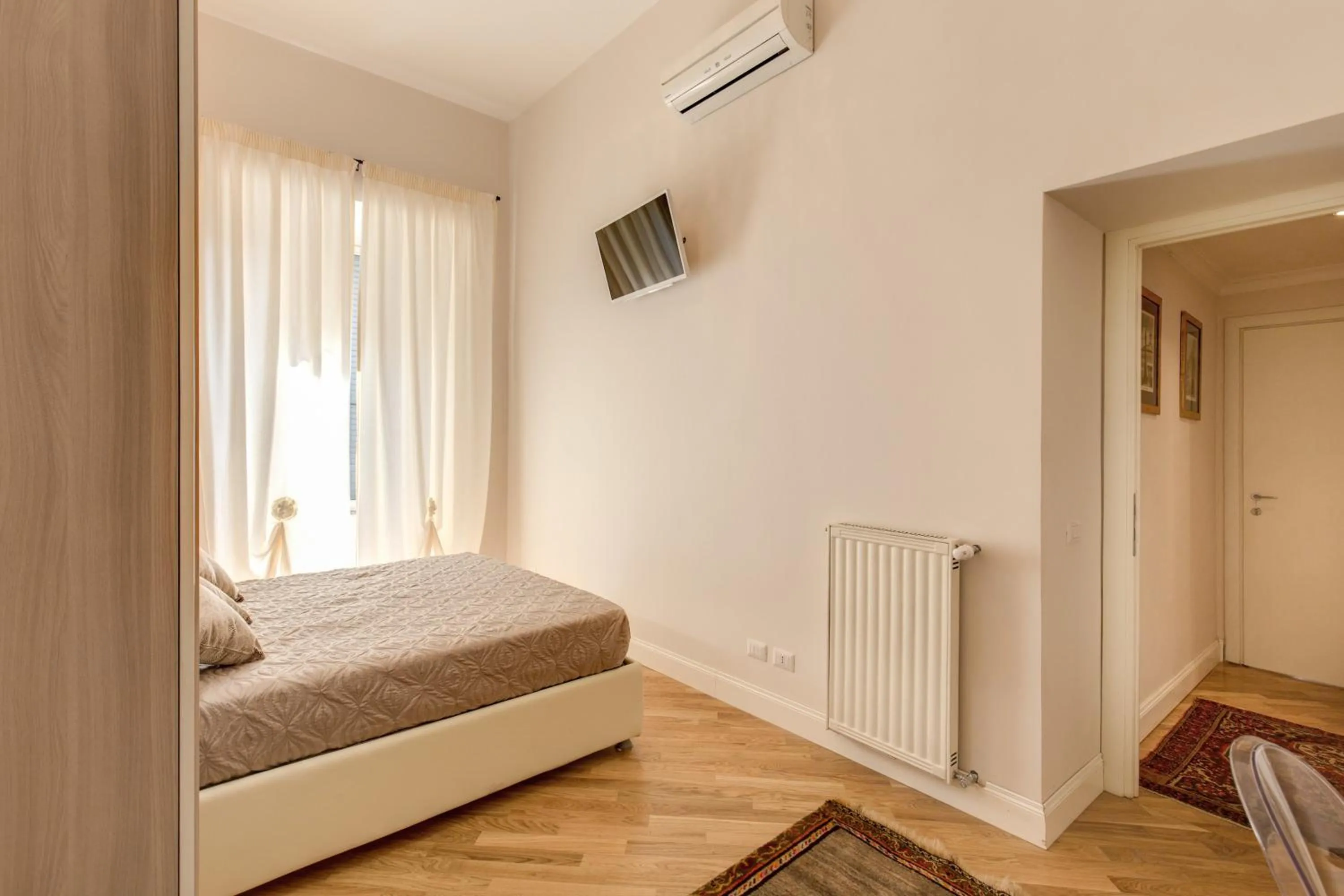 Day, Bed in Casa Claudia Giulio Cesare