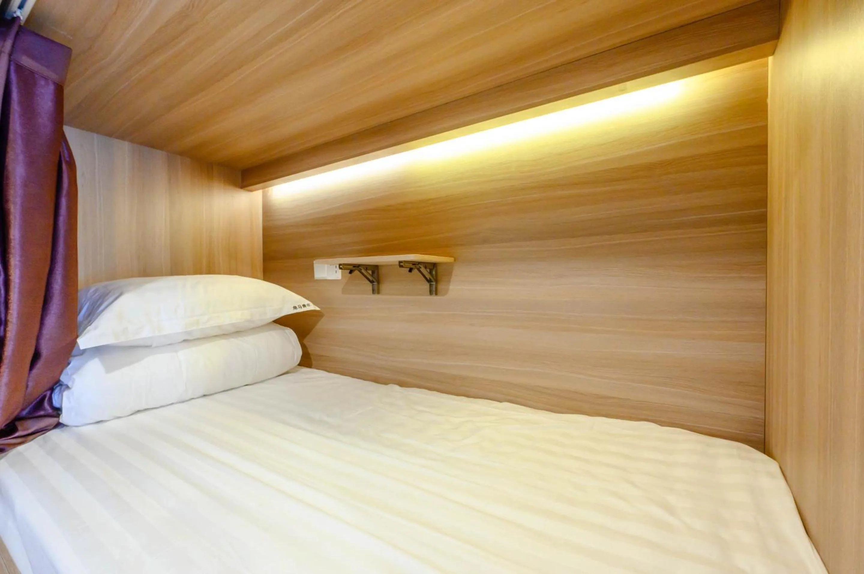 Bed in Wildebeest Youth Hostel