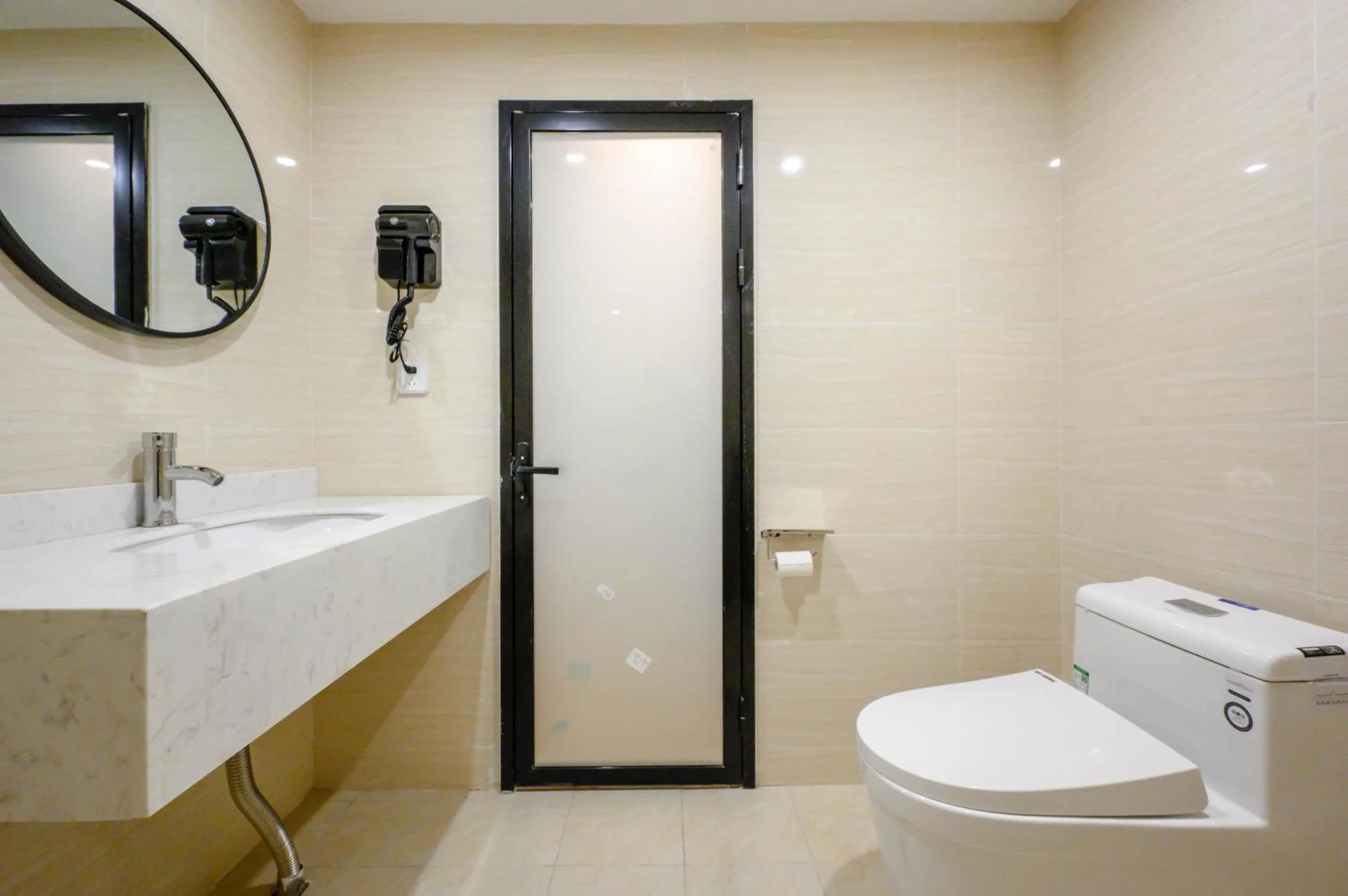 Bathroom in Wildebeest Youth Hostel