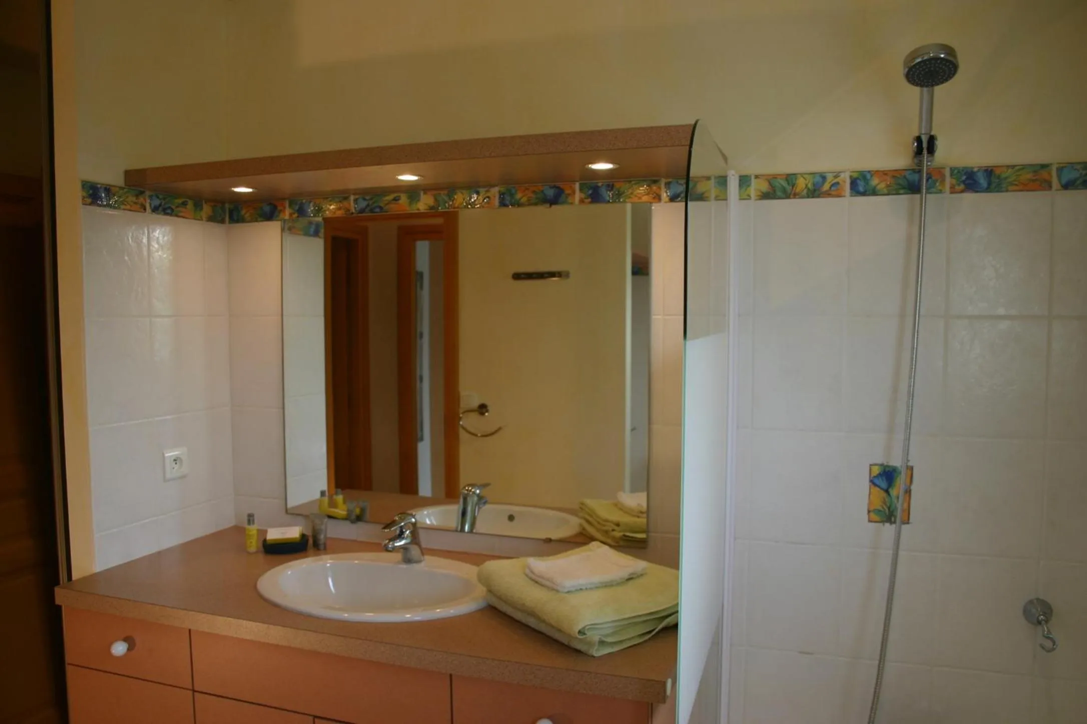 Bathroom in B&B-Les Balcons de Maragon