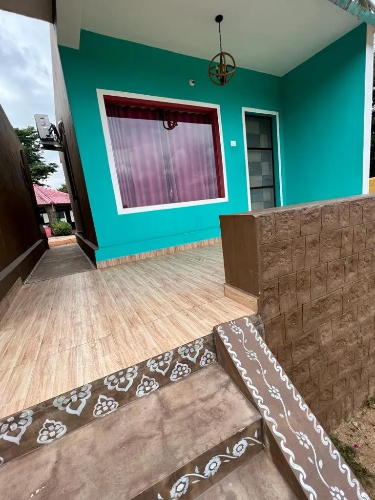 Leo Comforts river view Resort