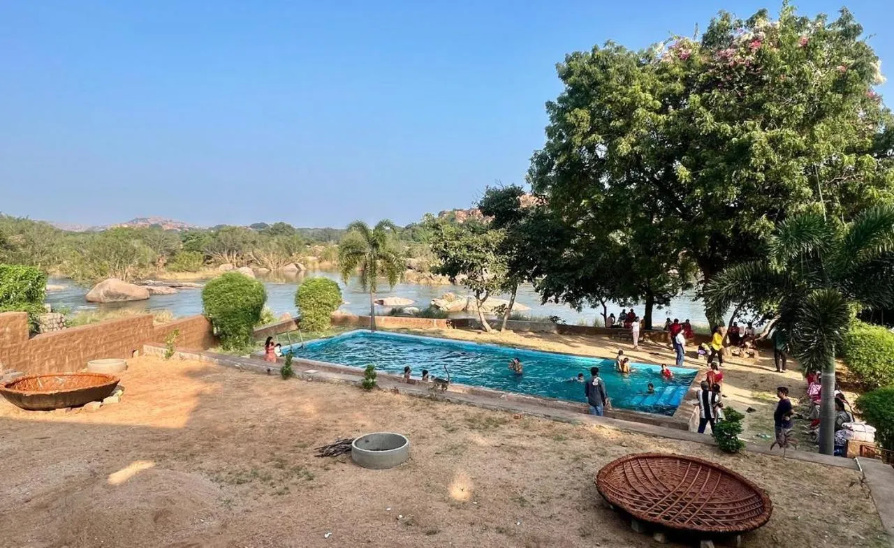 Leo Comforts river view Resort