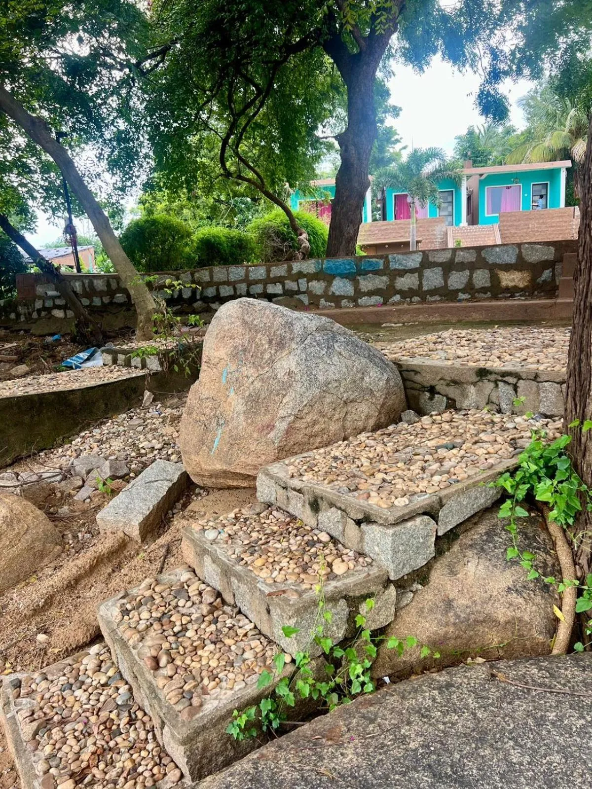 Leo Comforts river view Resort