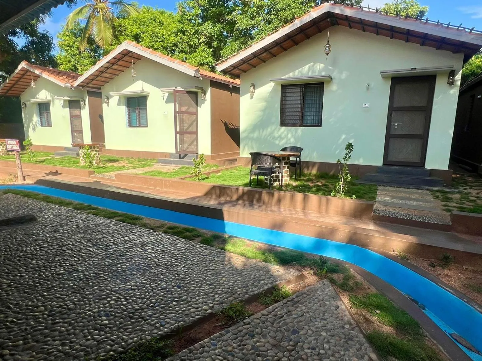 Leo Comforts river view Resort