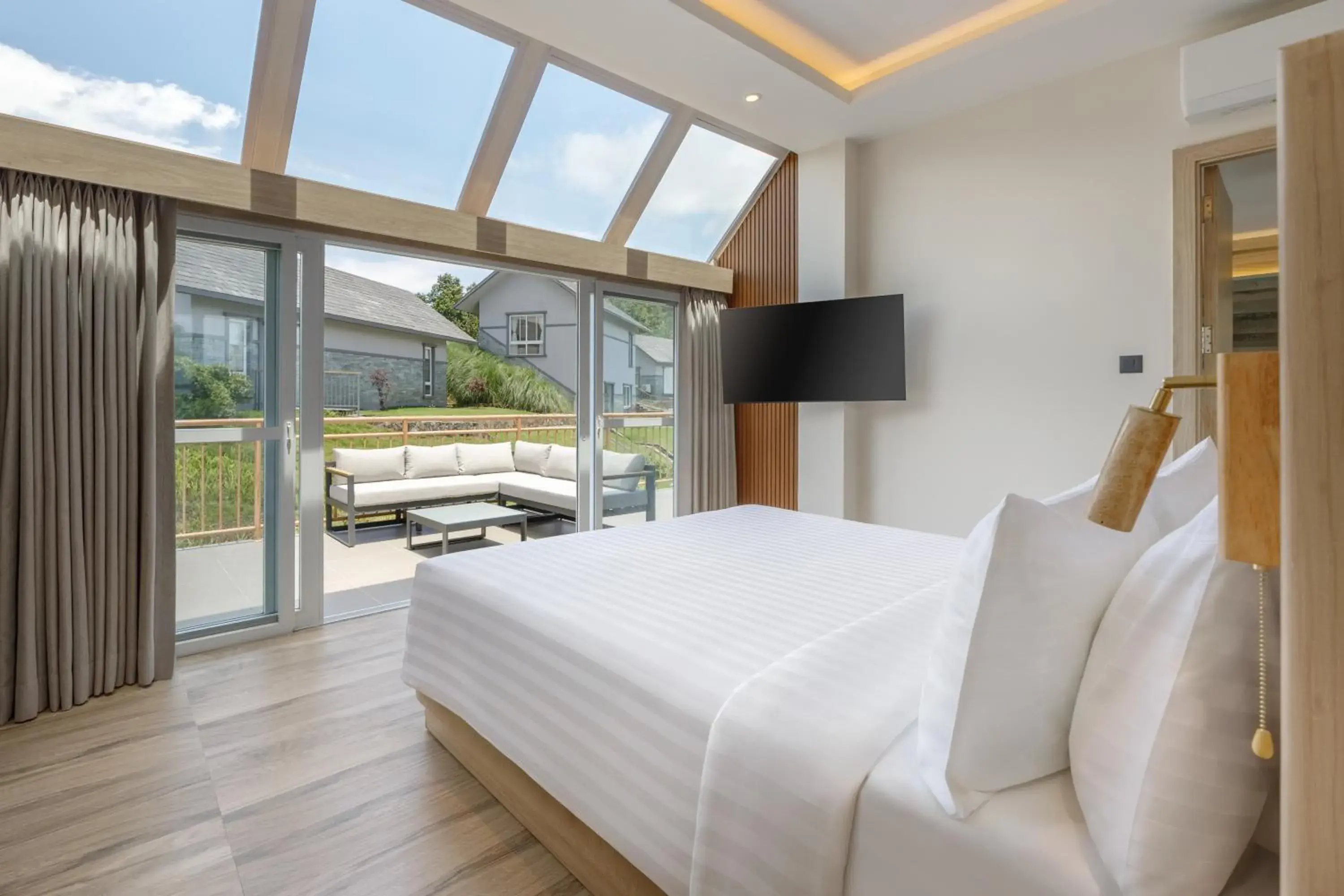 Deluxe Suite in Himalayan Hideaway Resort Pokhara, The Centara Collection Deluxe Suite in Himalayan Hideaway Resort Pokhara, The Centara Collection