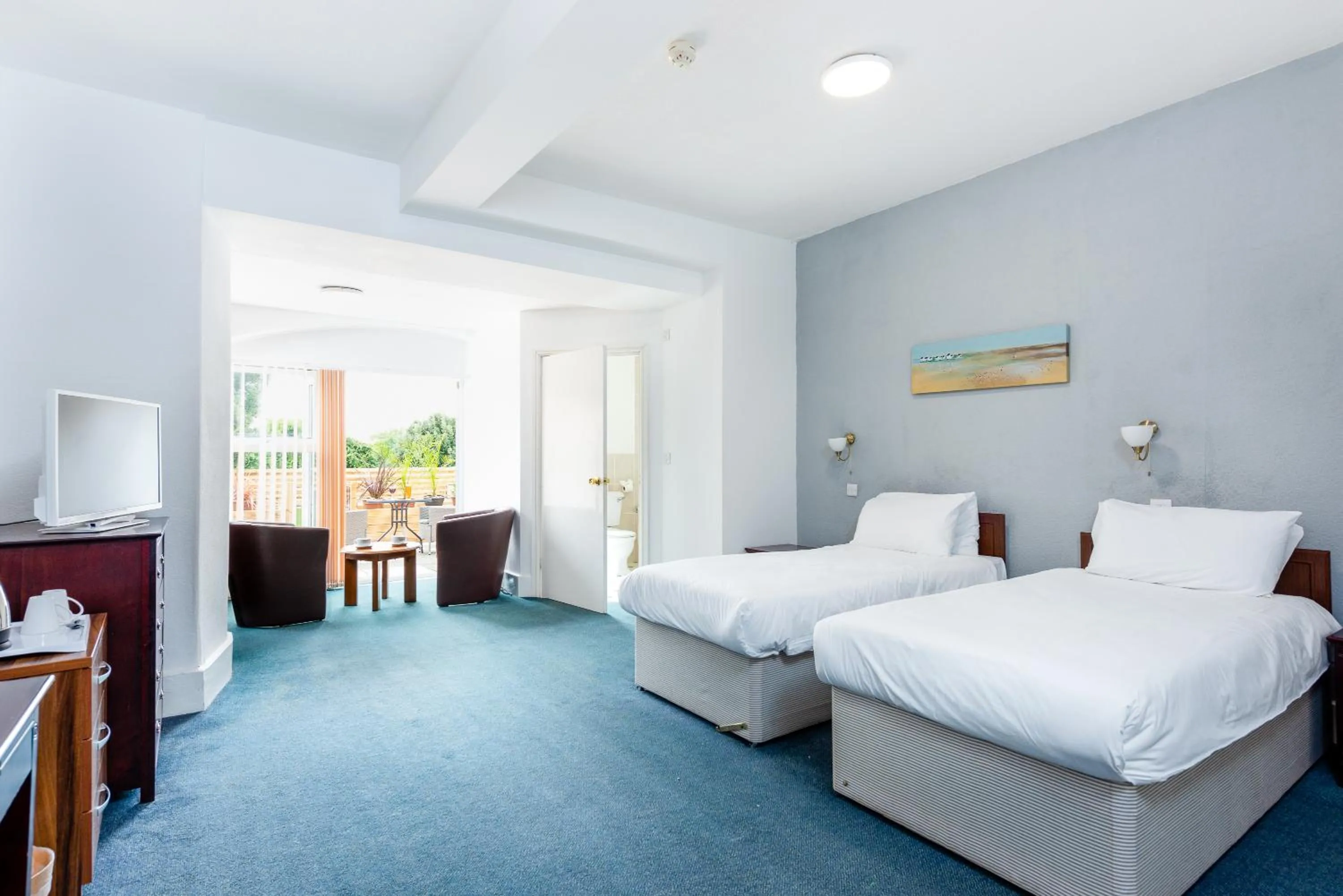 Bed in Abbey Lawn Hotel