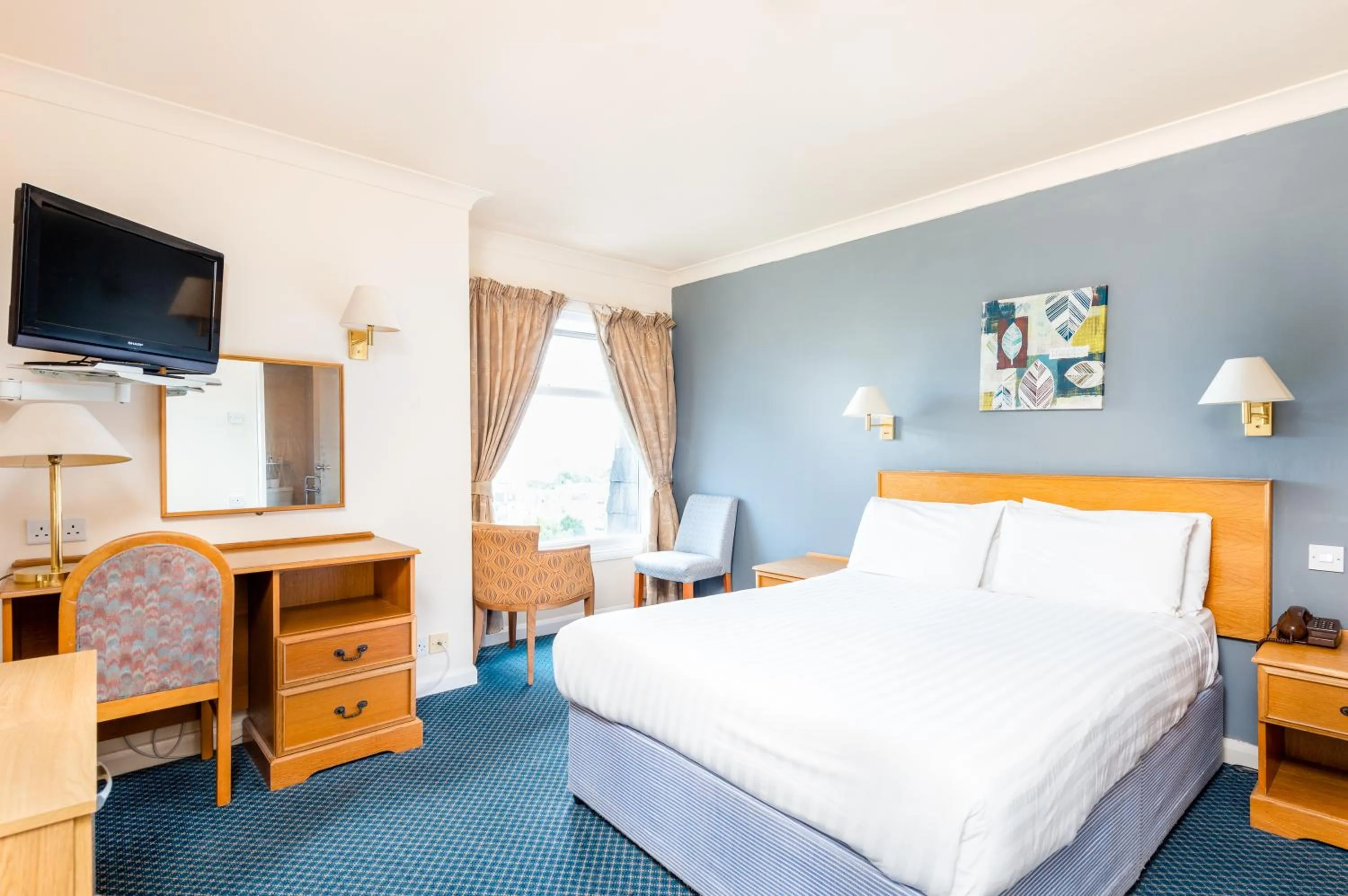 Bed in Abbey Lawn Hotel