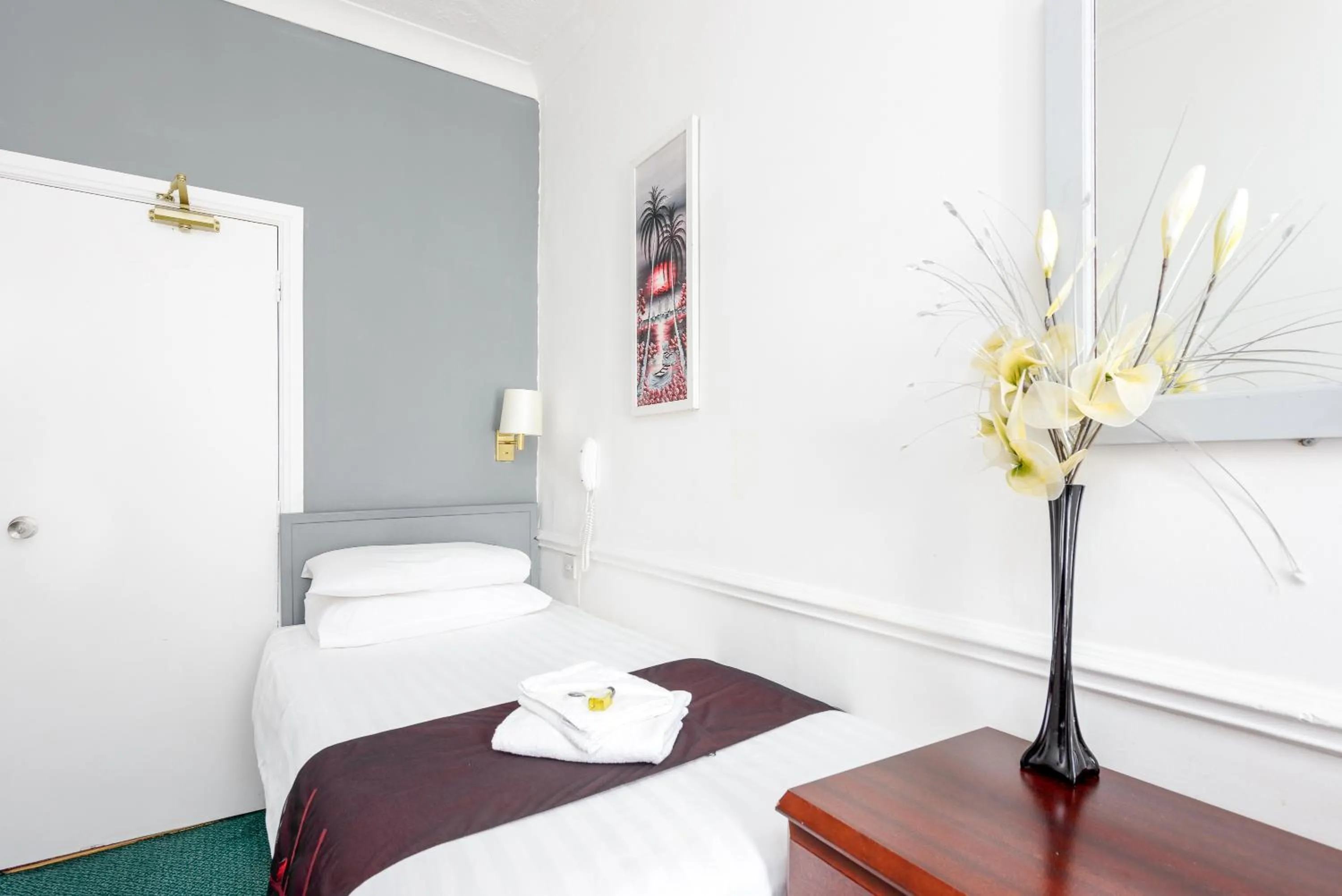 Bed in Abbey Lawn Hotel