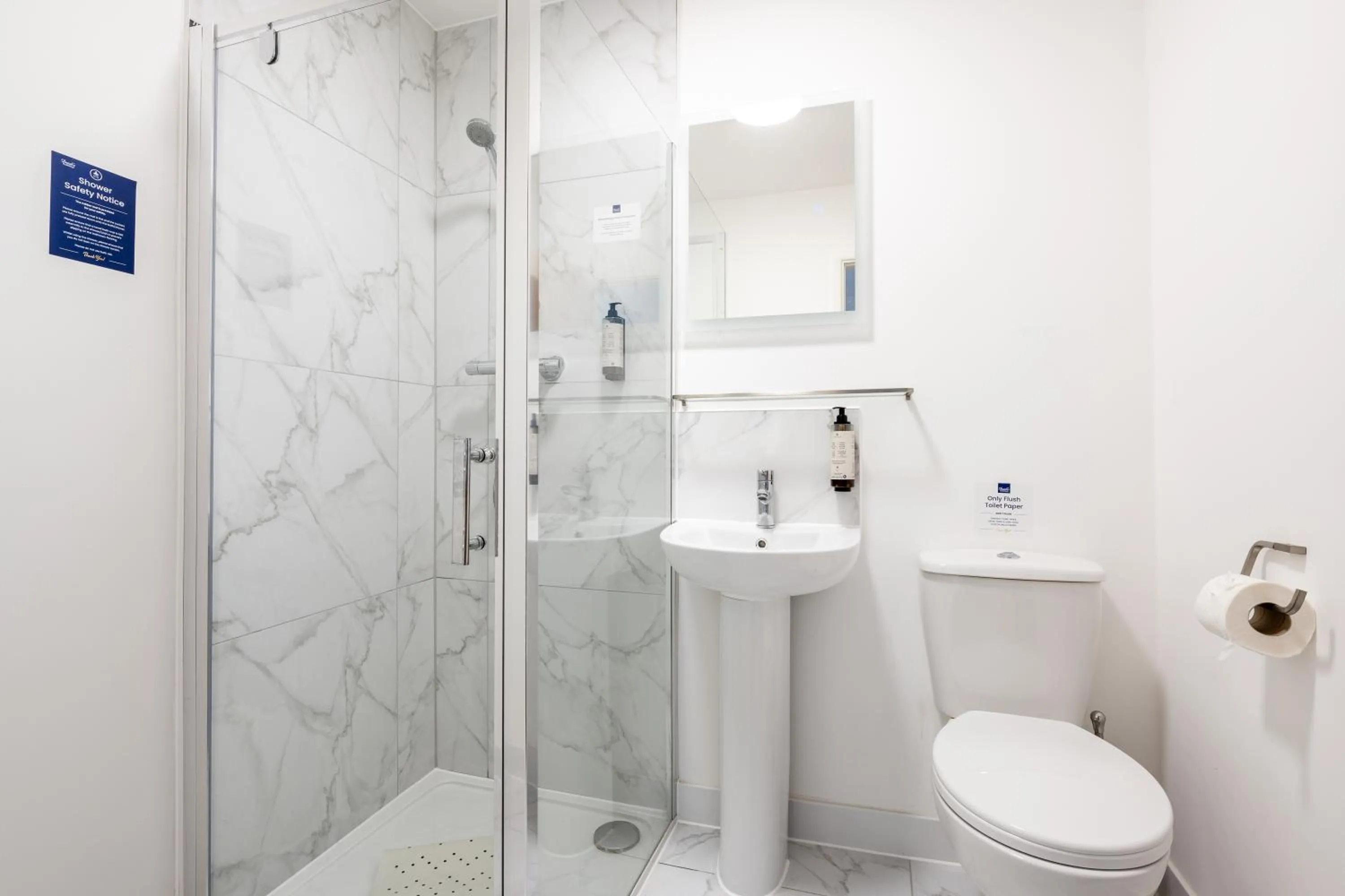 Shower in Abbey Lawn Hotel