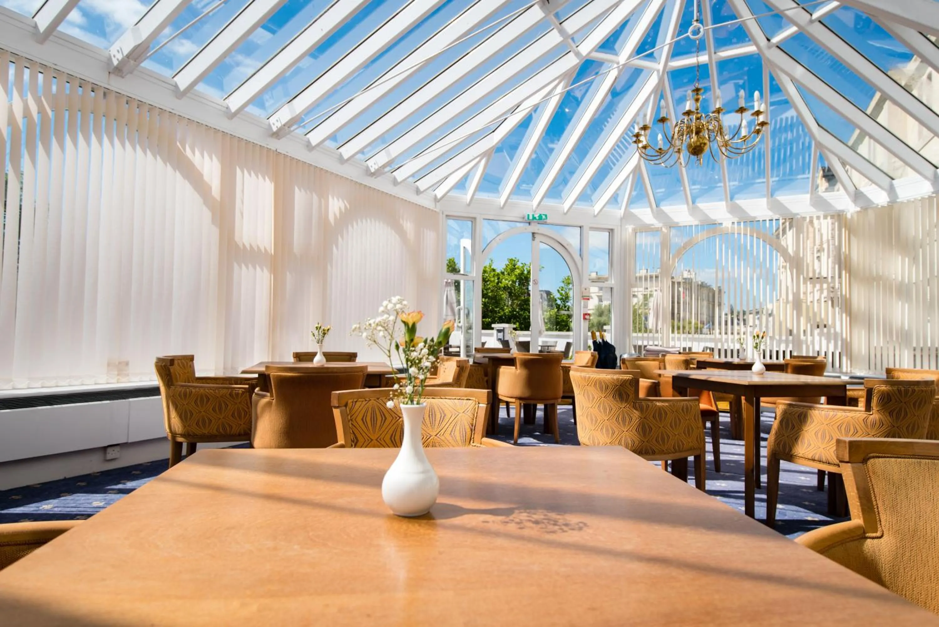 Lounge or bar in Abbey Lawn Hotel